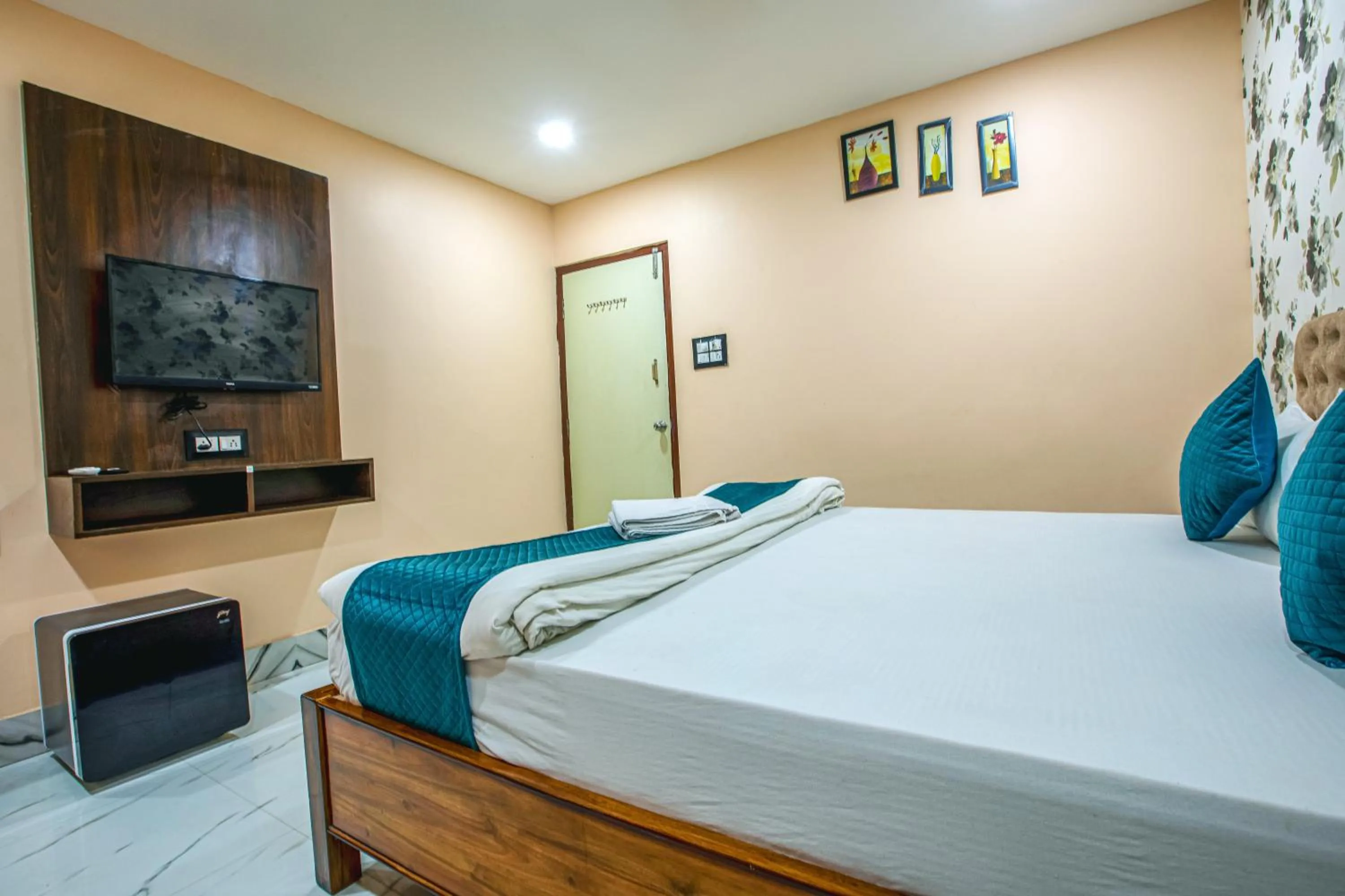 Photo of the whole room in Silver Star Residency