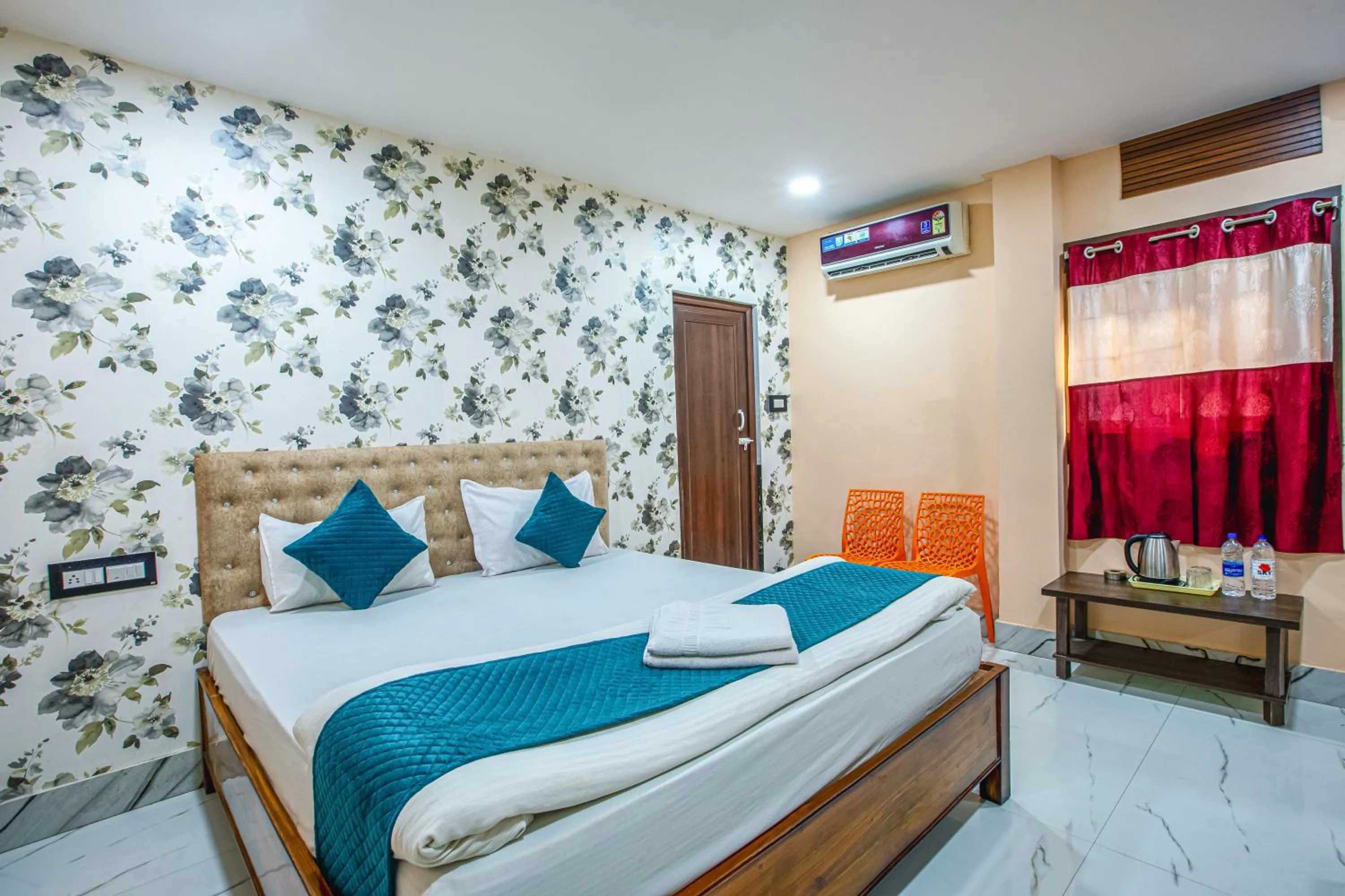 Photo of the whole room in Silver Star Residency