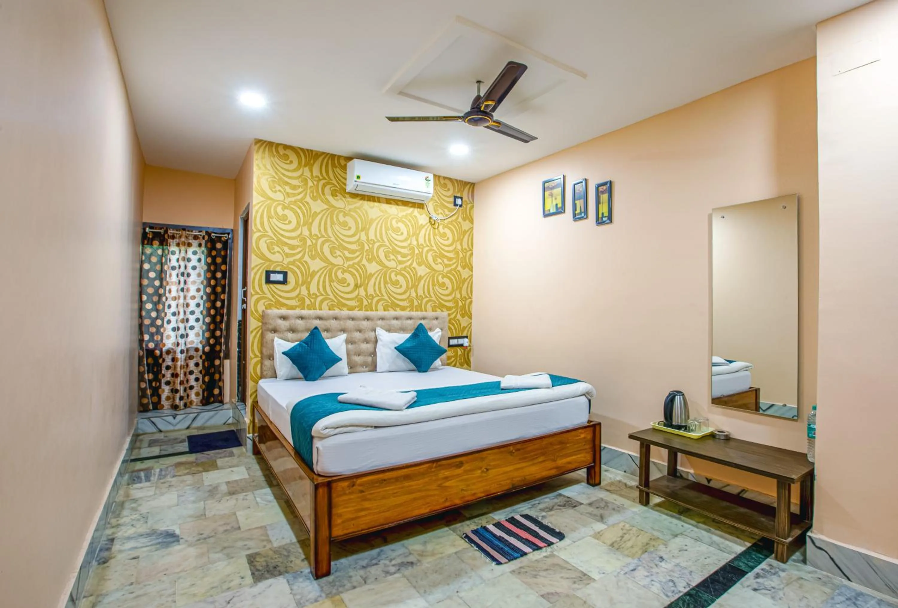 Photo of the whole room in Silver Star Residency