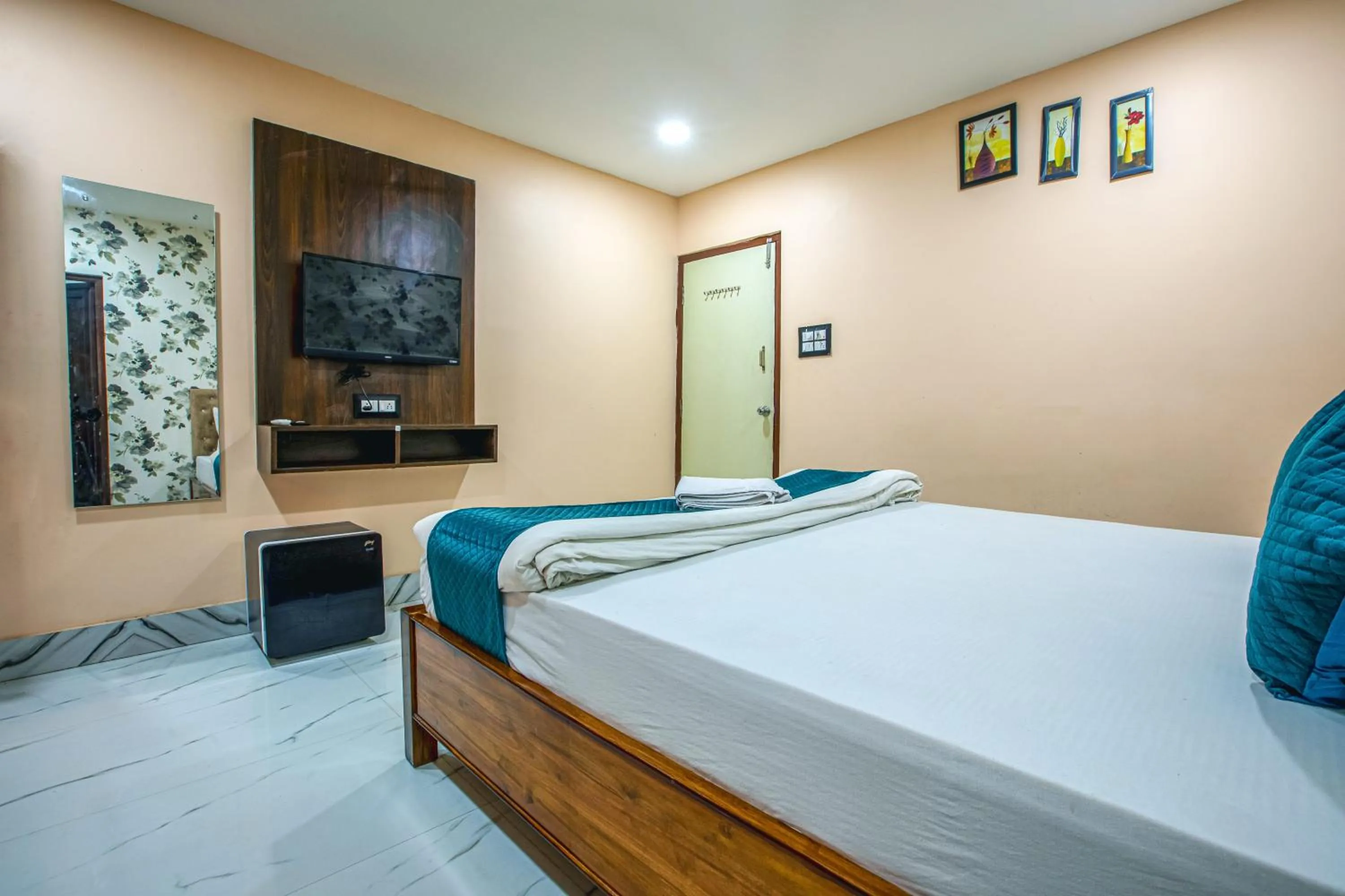 Photo of the whole room in Silver Star Residency