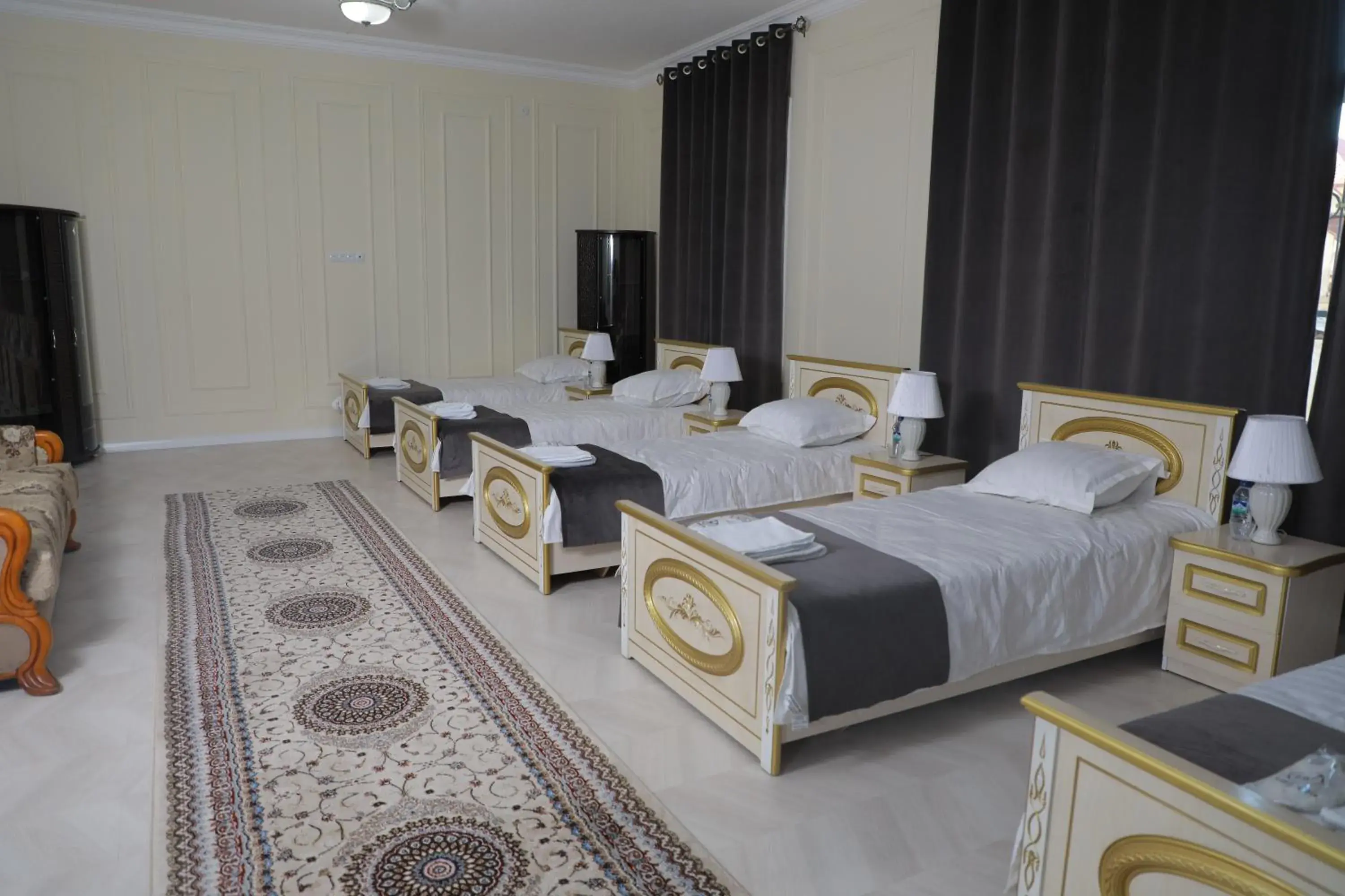 Family Room with Shared Bathroom in Prime Villa Family Room with Shared Bathroom in Prime Villa