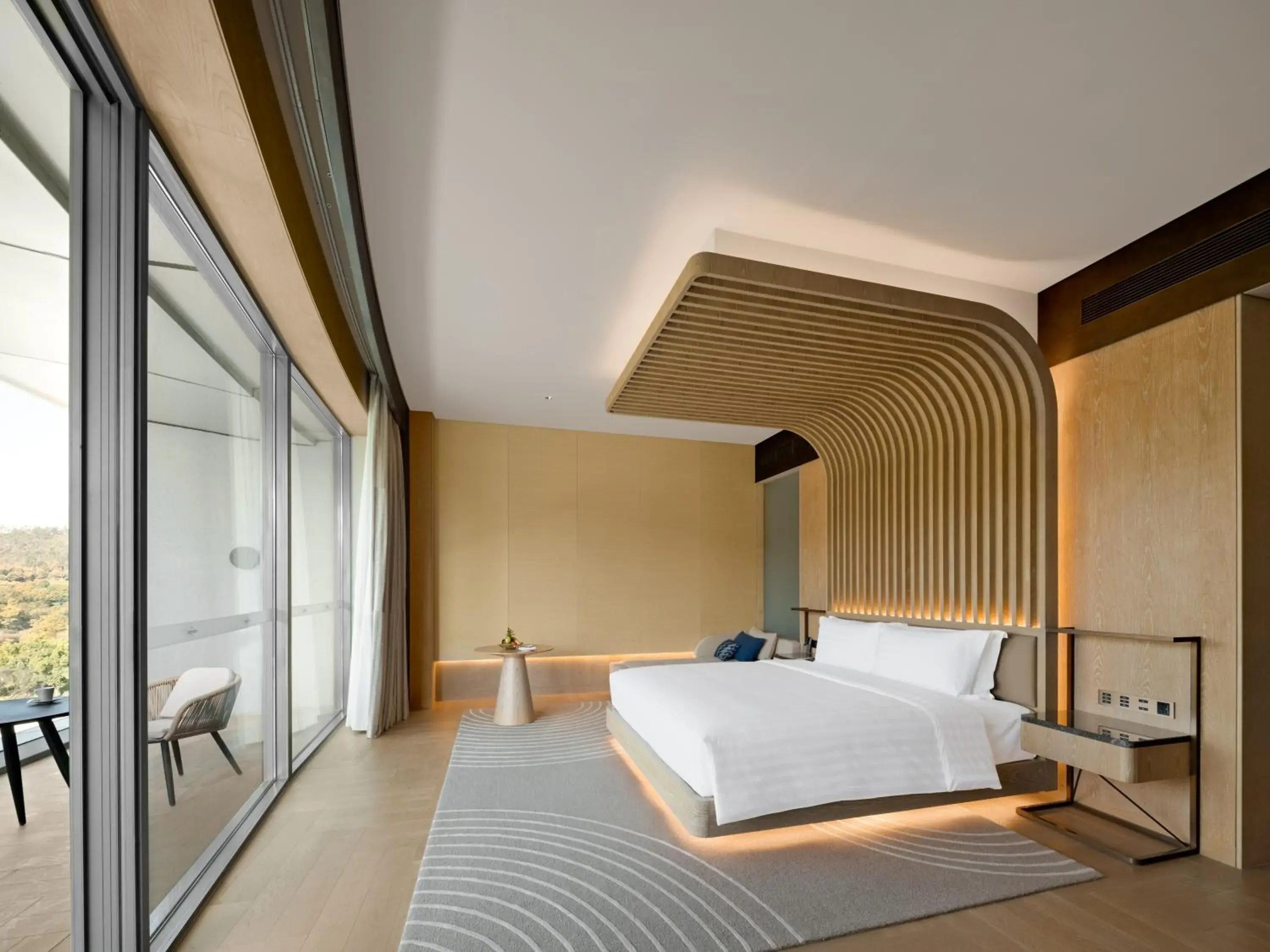 Deluxe Double Room with Balcony in Lakeview Hotel Yulongwan Kunming Deluxe Double Room with Balcony in Lakeview Hotel Yulongwan Kunming