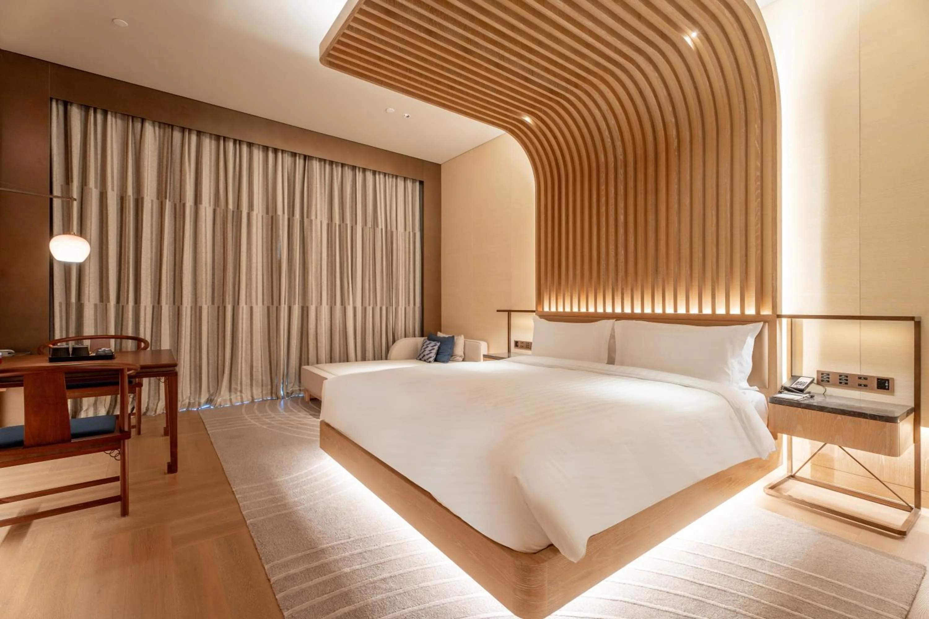 King Room with Lake View in Lakeview Hotel Yulongwan Kunming