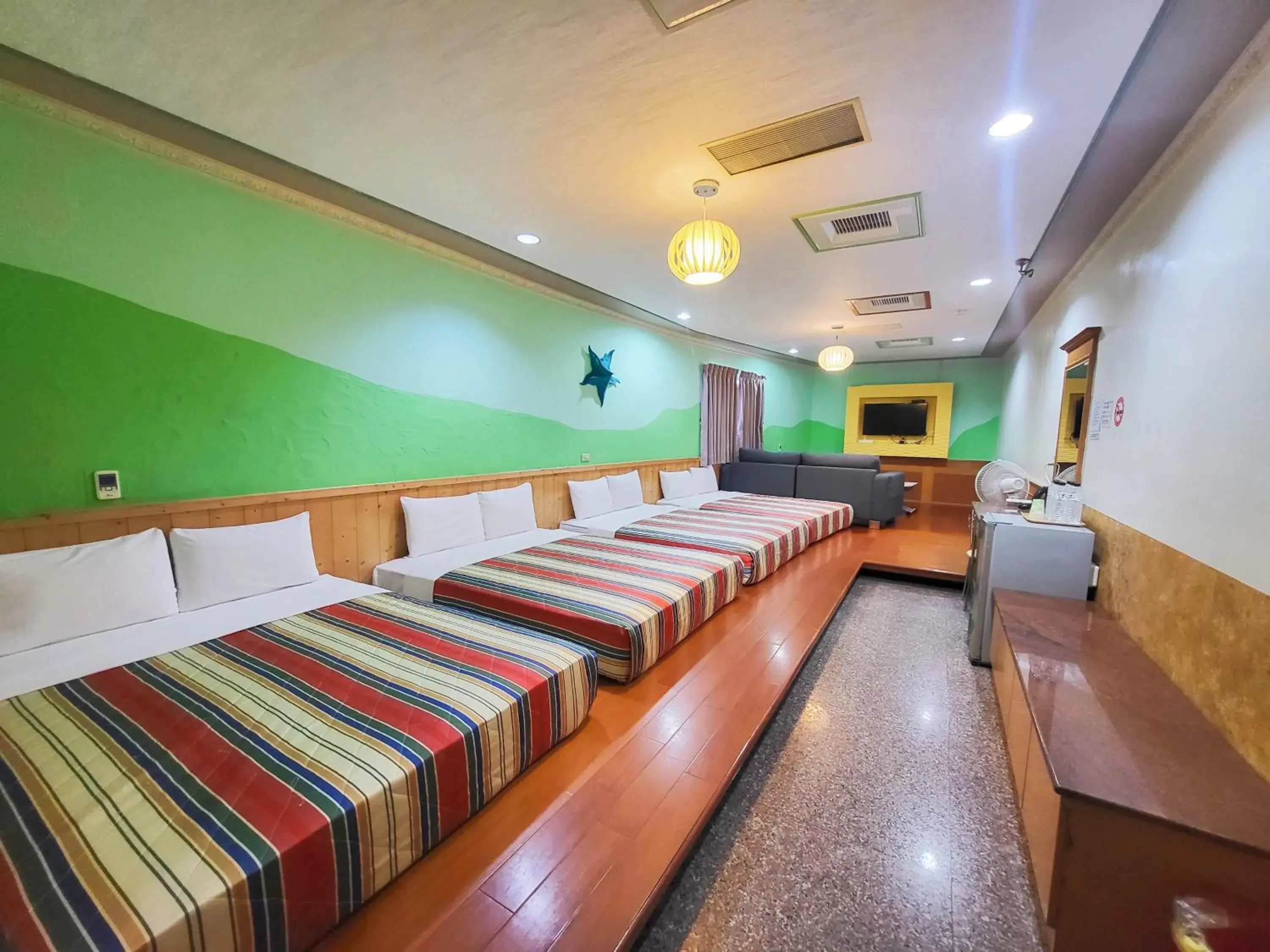 Family Room with Shower in Xing Ji Hotel Family Room with Shower in Xing Ji Hotel
