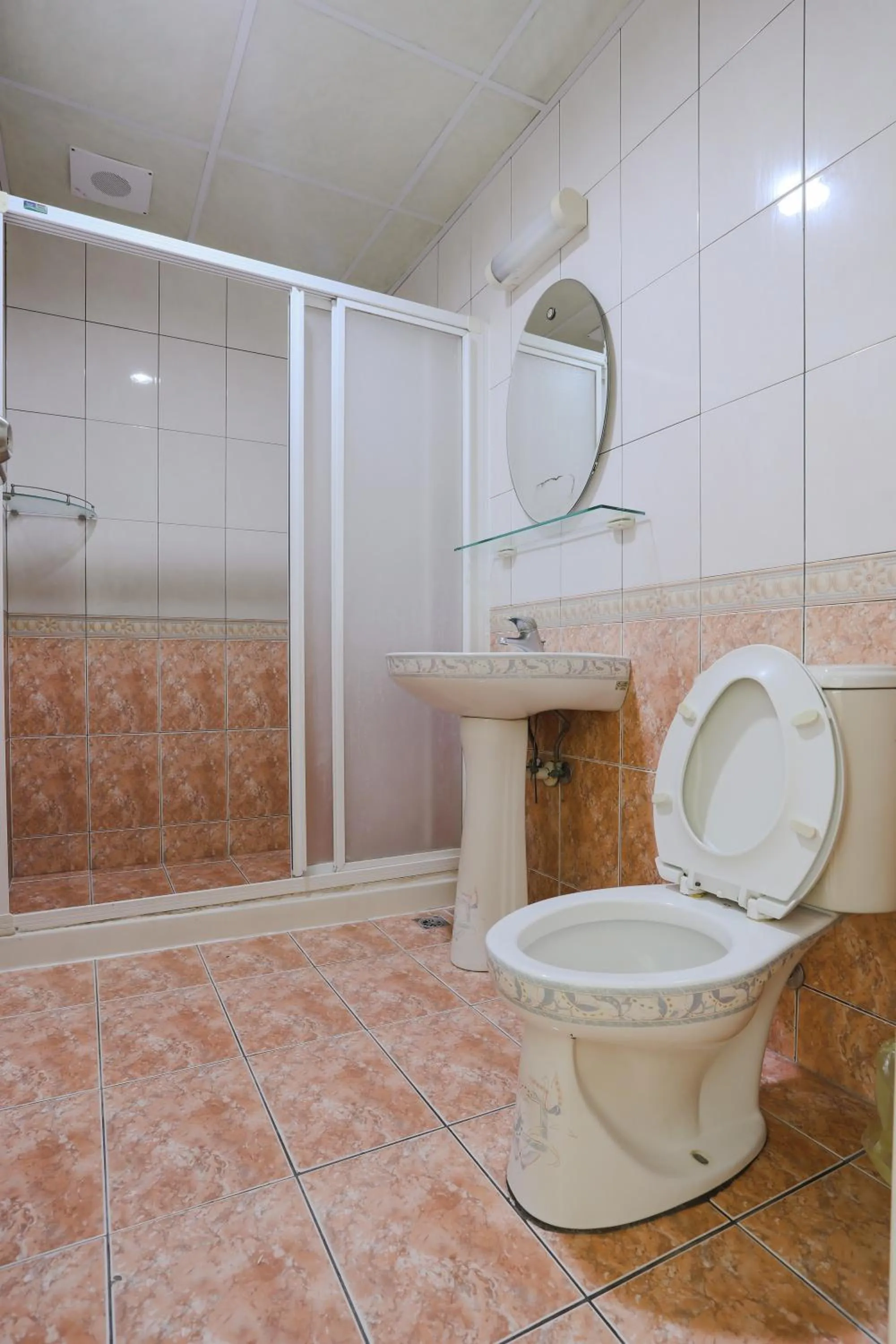 Shower in Xing Ji Hotel