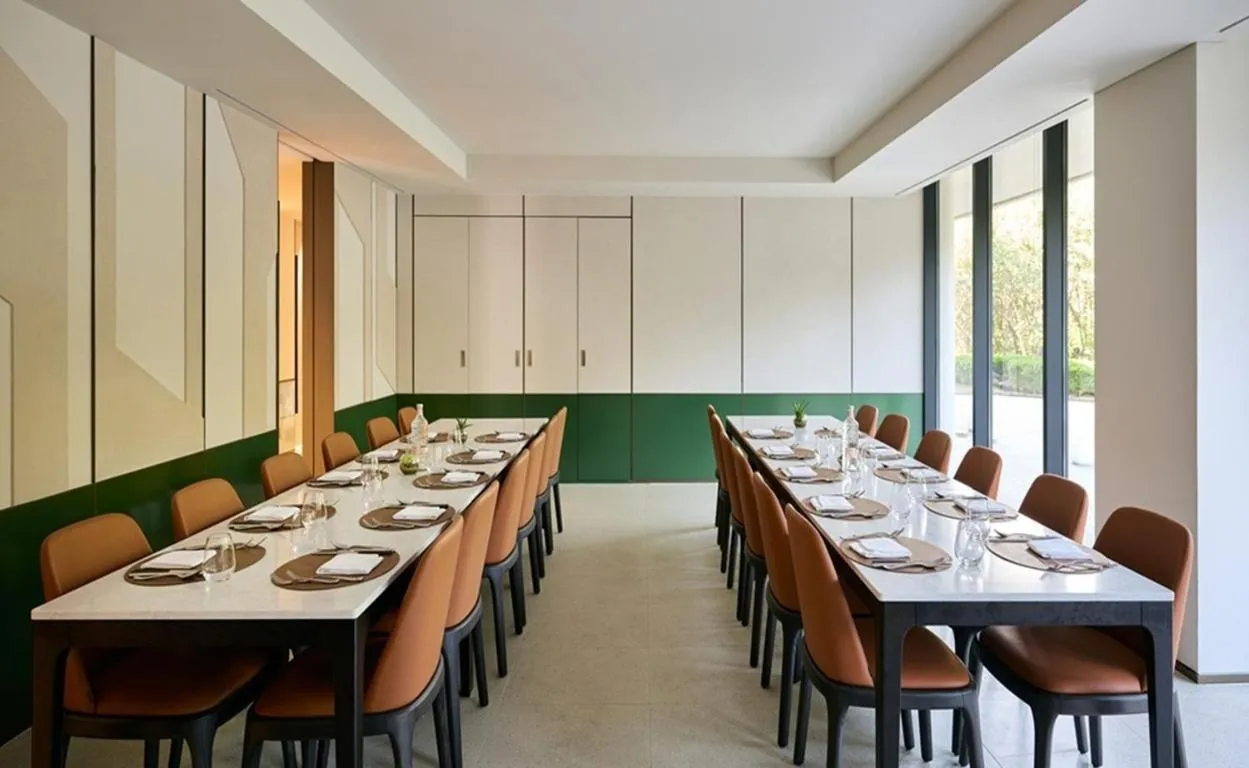 Restaurant/places to eat in Grand Josun Hill Suite