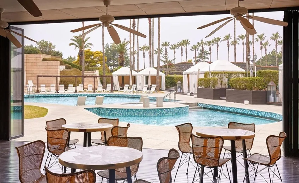 Restaurant/places to eat in Grand Josun Hill Suite