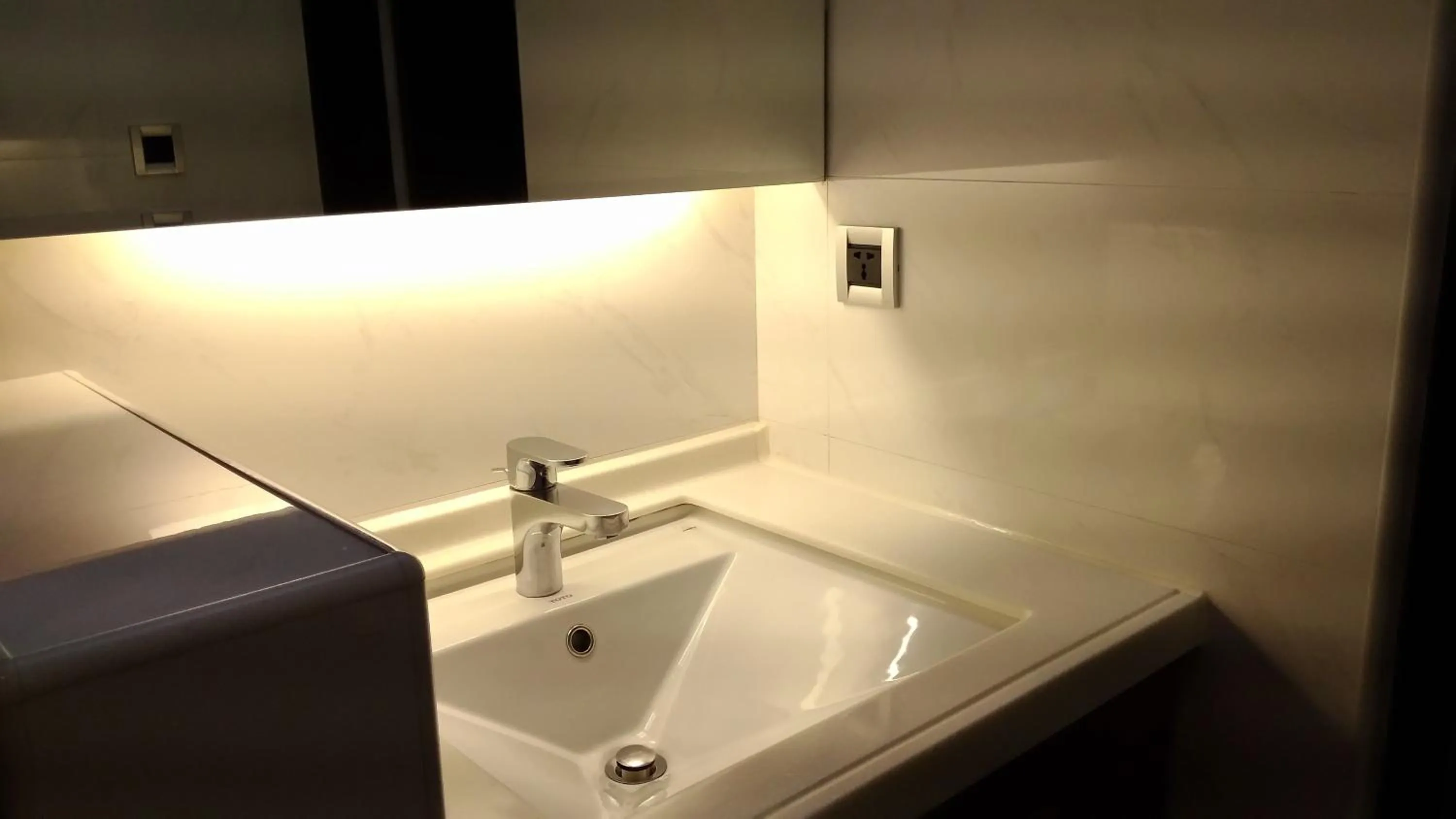 Toilet in Hotel Modern Puli