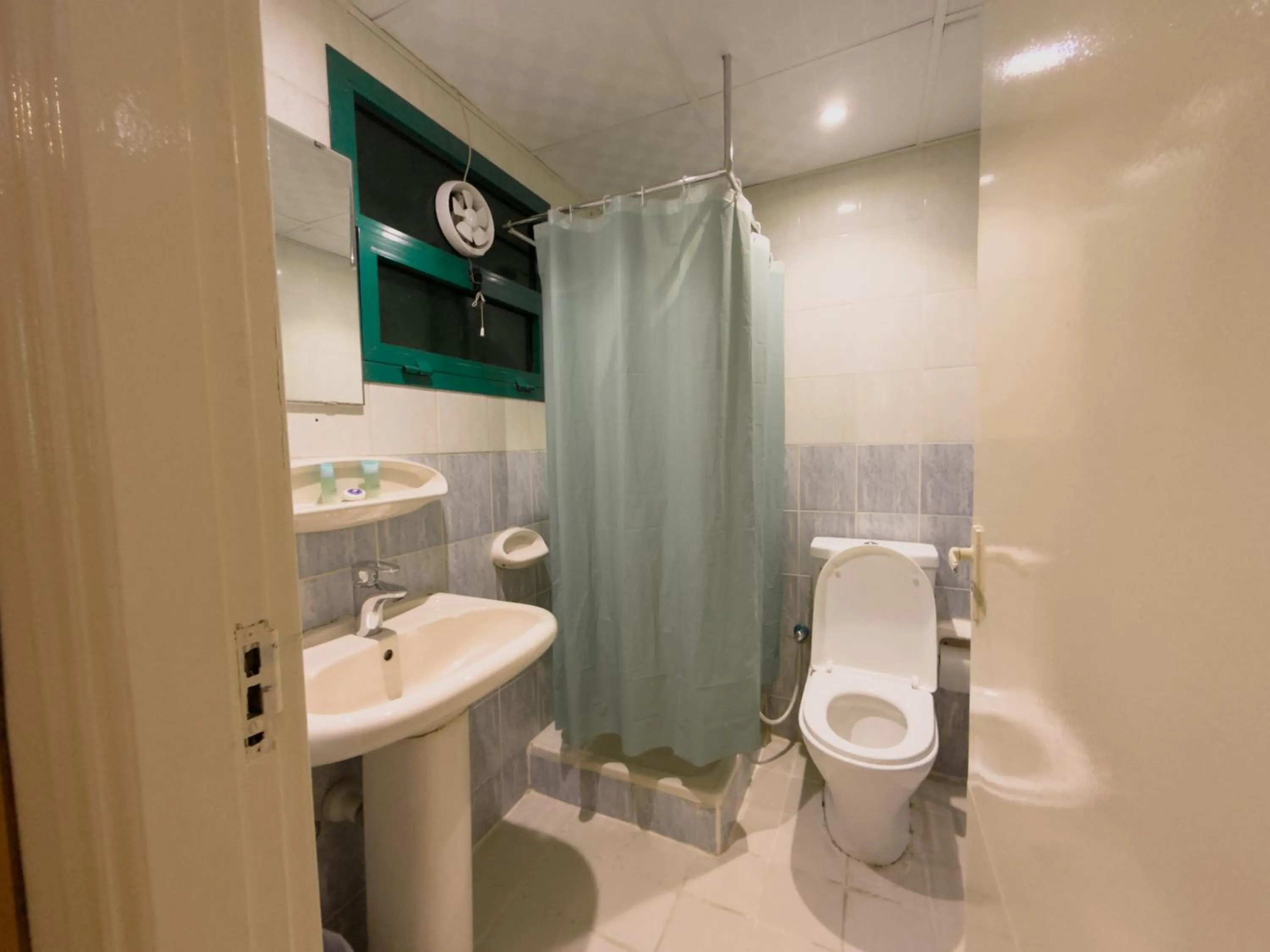 Shower in Sama Hotel