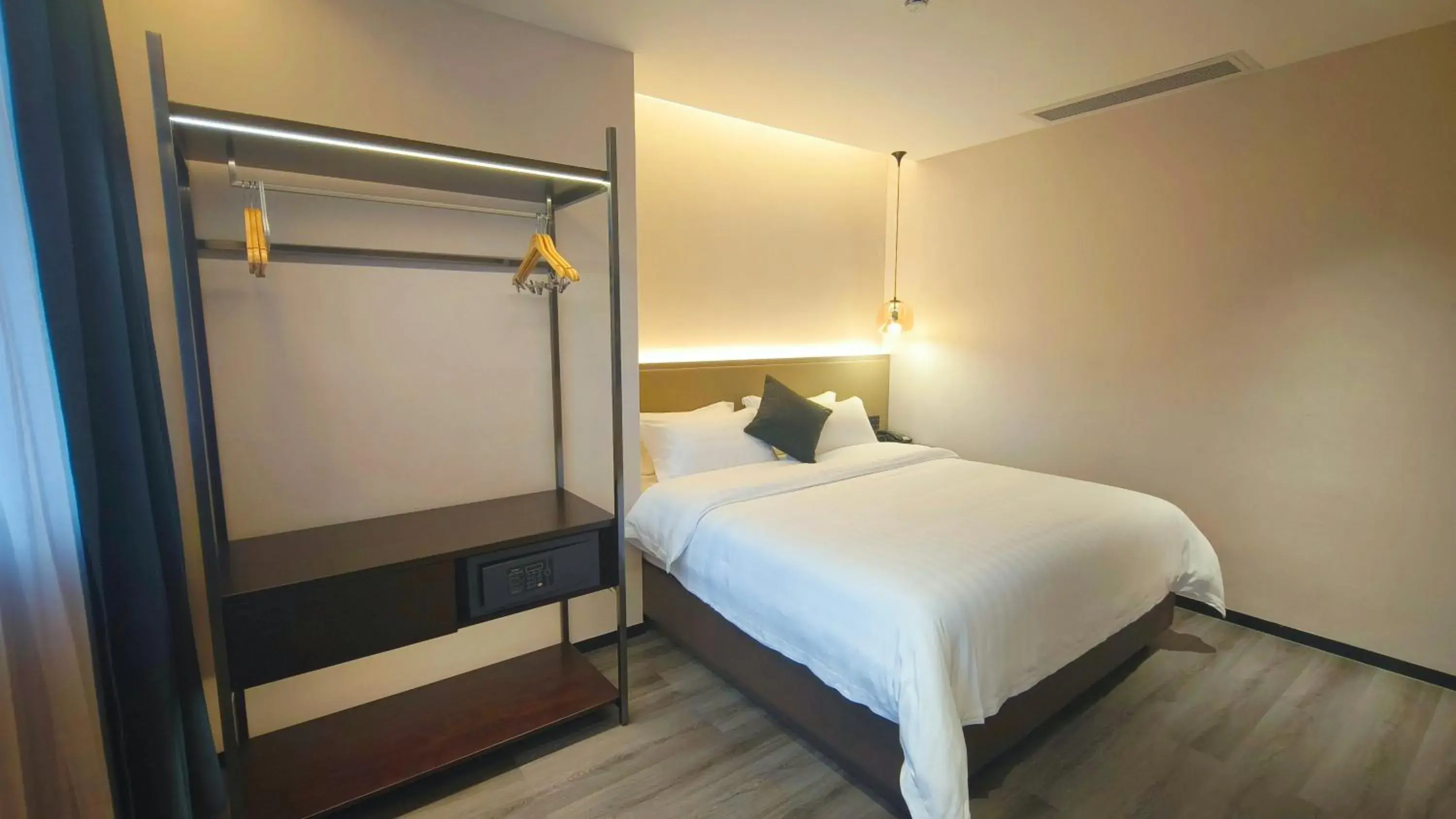 Bed in Shenzhen Lido Hotel Bed in Shenzhen Lido Hotel