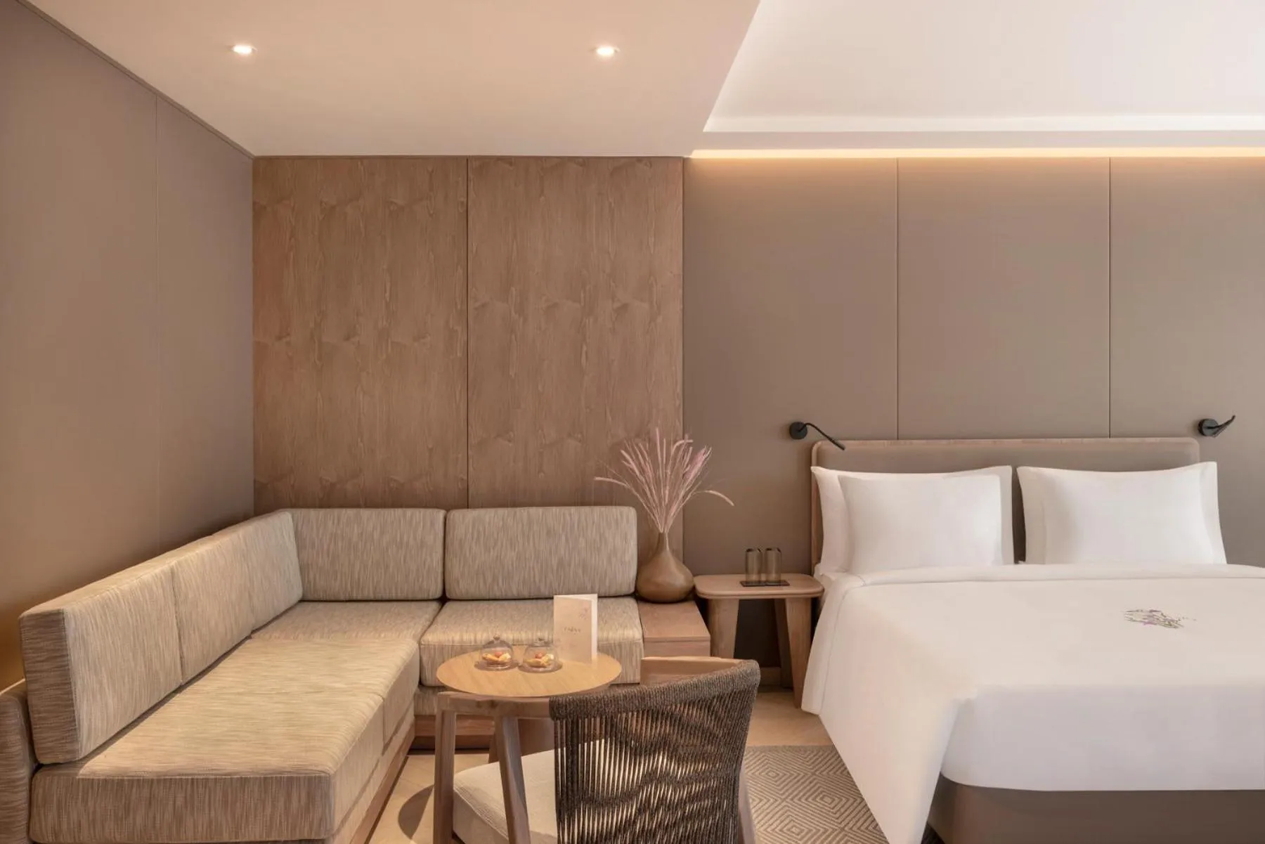 Bed in ZANA Luxury Suites and Cottages, Dhikuli, Jim Corbett