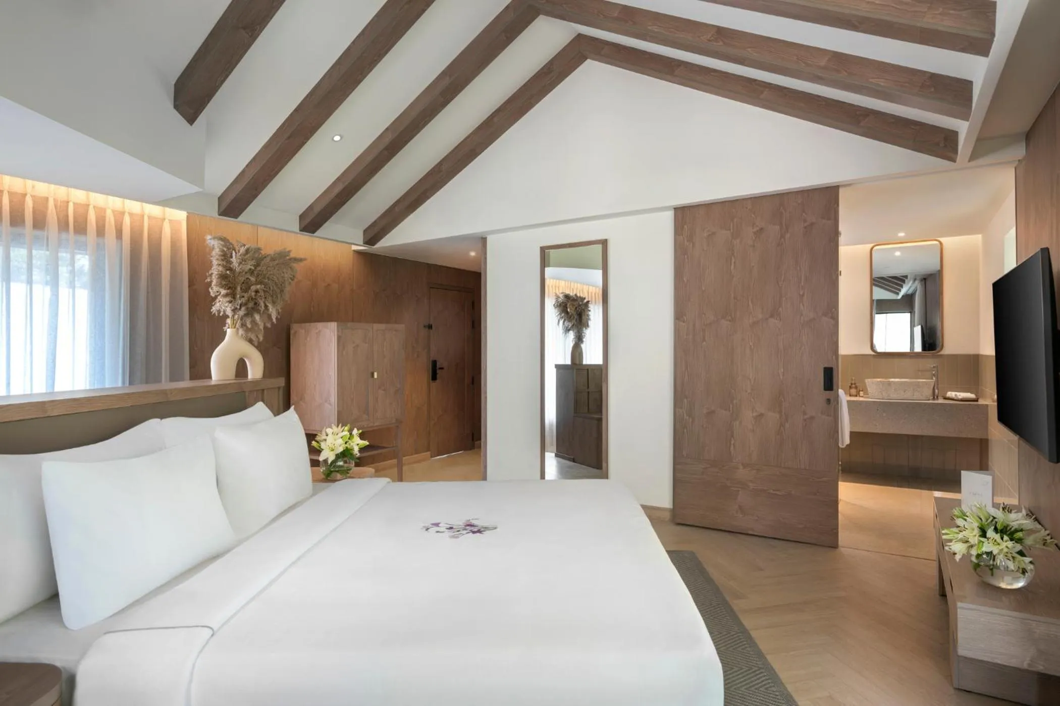 Bed in ZANA Luxury Suites and Cottages, Dhikuli, Jim Corbett