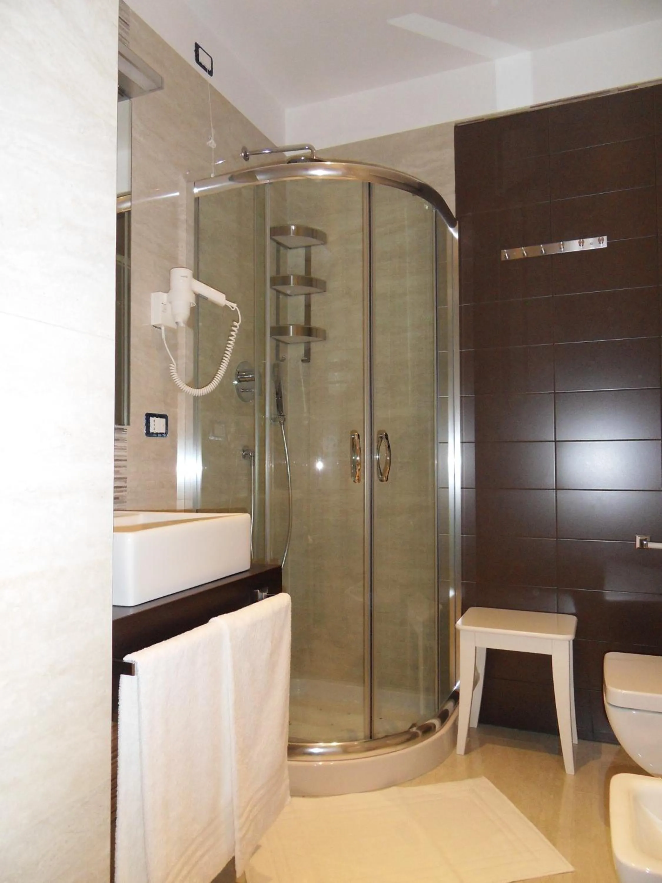 Shower in Conchiglia Suite