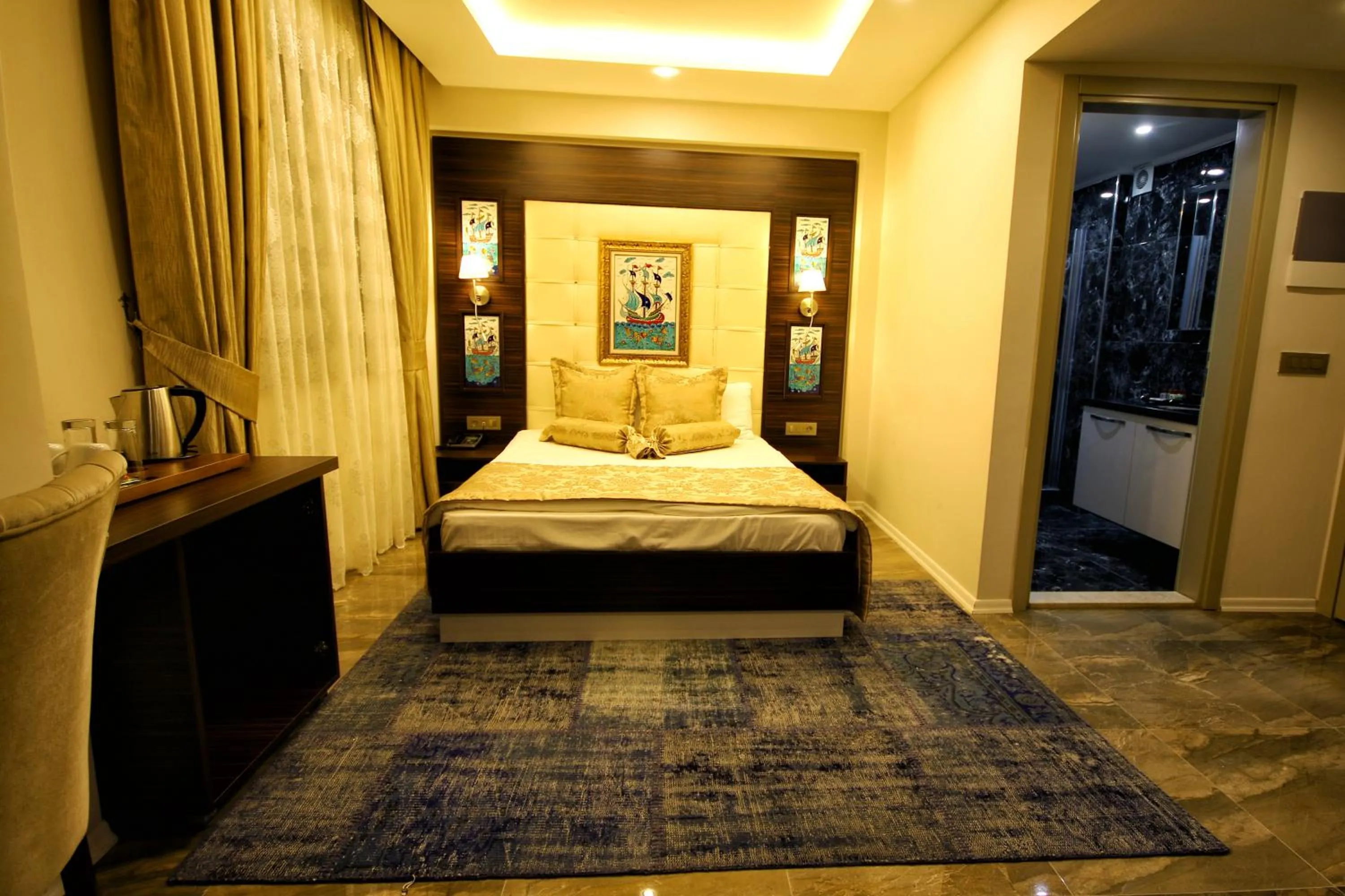 Photo of the whole room, Bed in Venus Suite Hotel