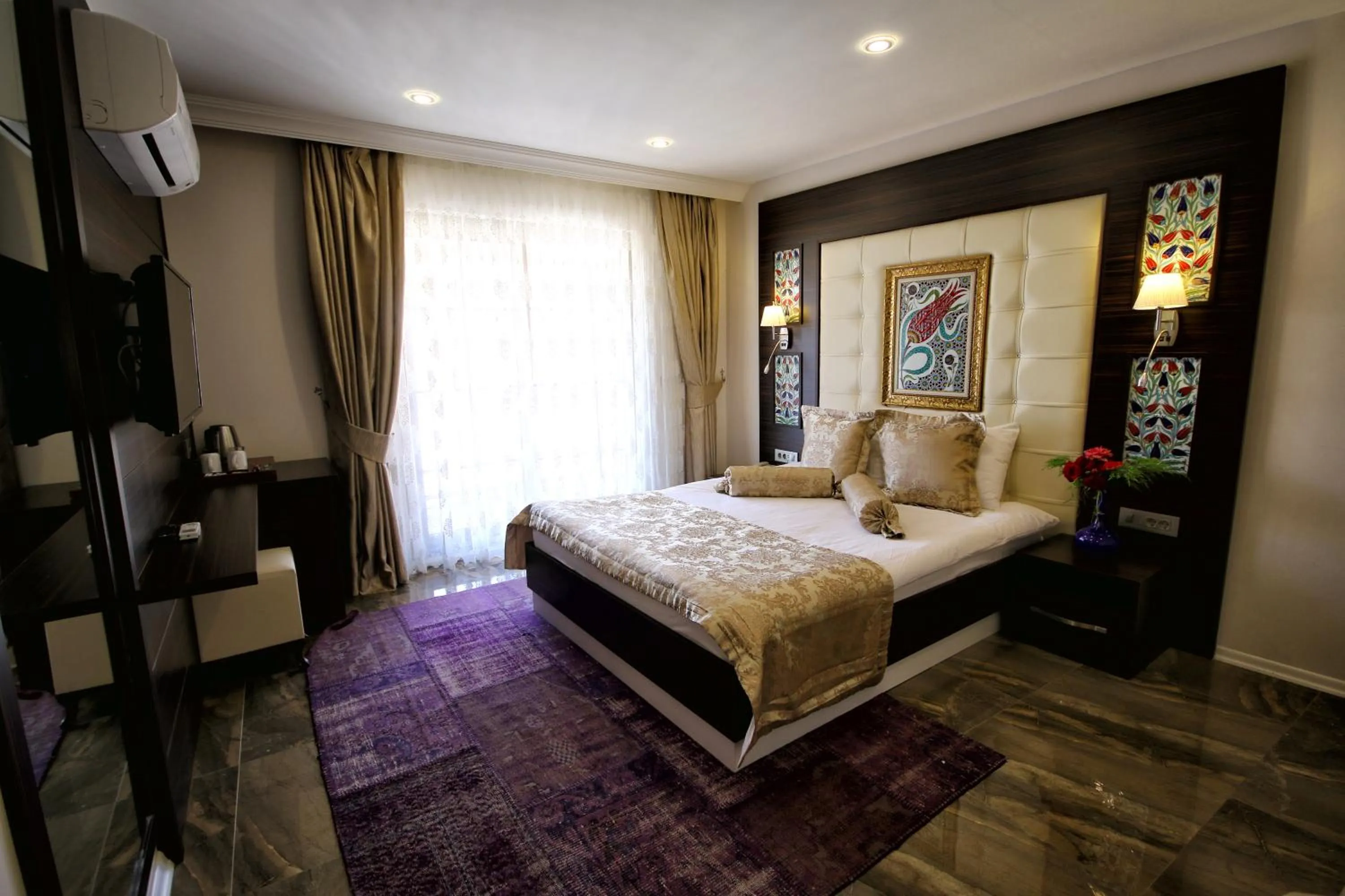 Bedroom, Bed in Venus Suite Hotel