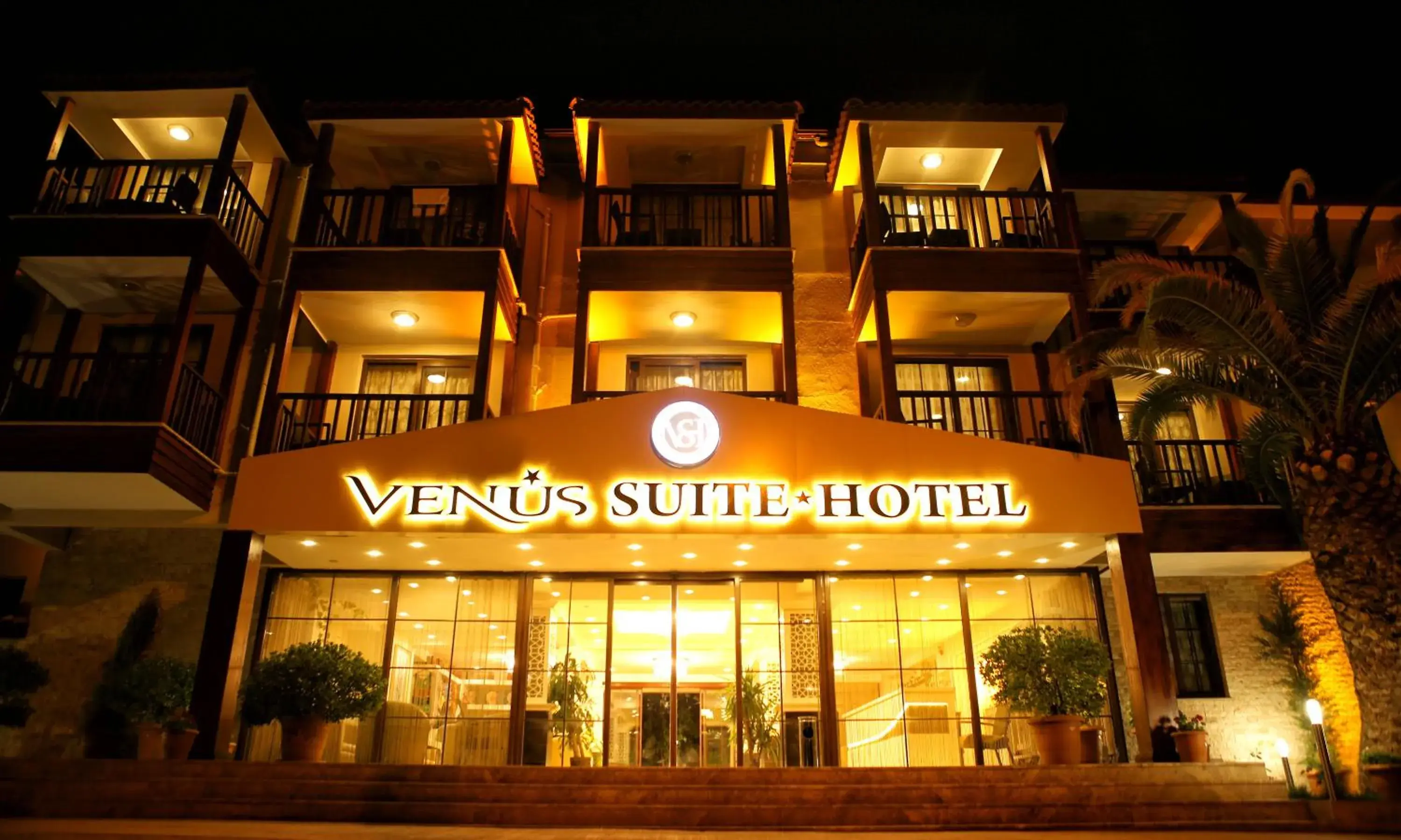 Facade/entrance in Venus Suite Hotel Facade/entrance in Venus Suite Hotel