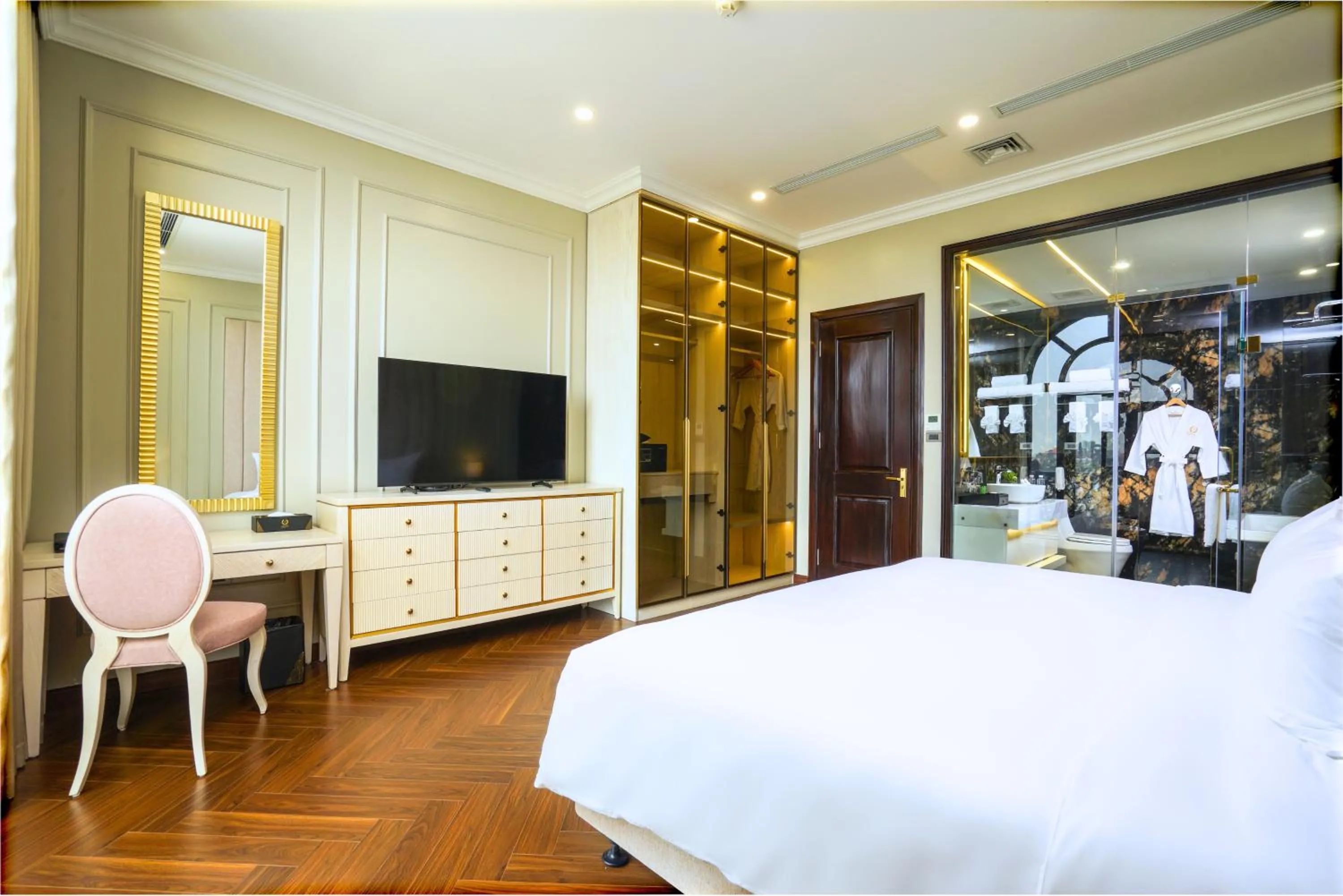 Bed in Adamo Hotel Hung Yen - Free Daily Access To The Jimjilbang