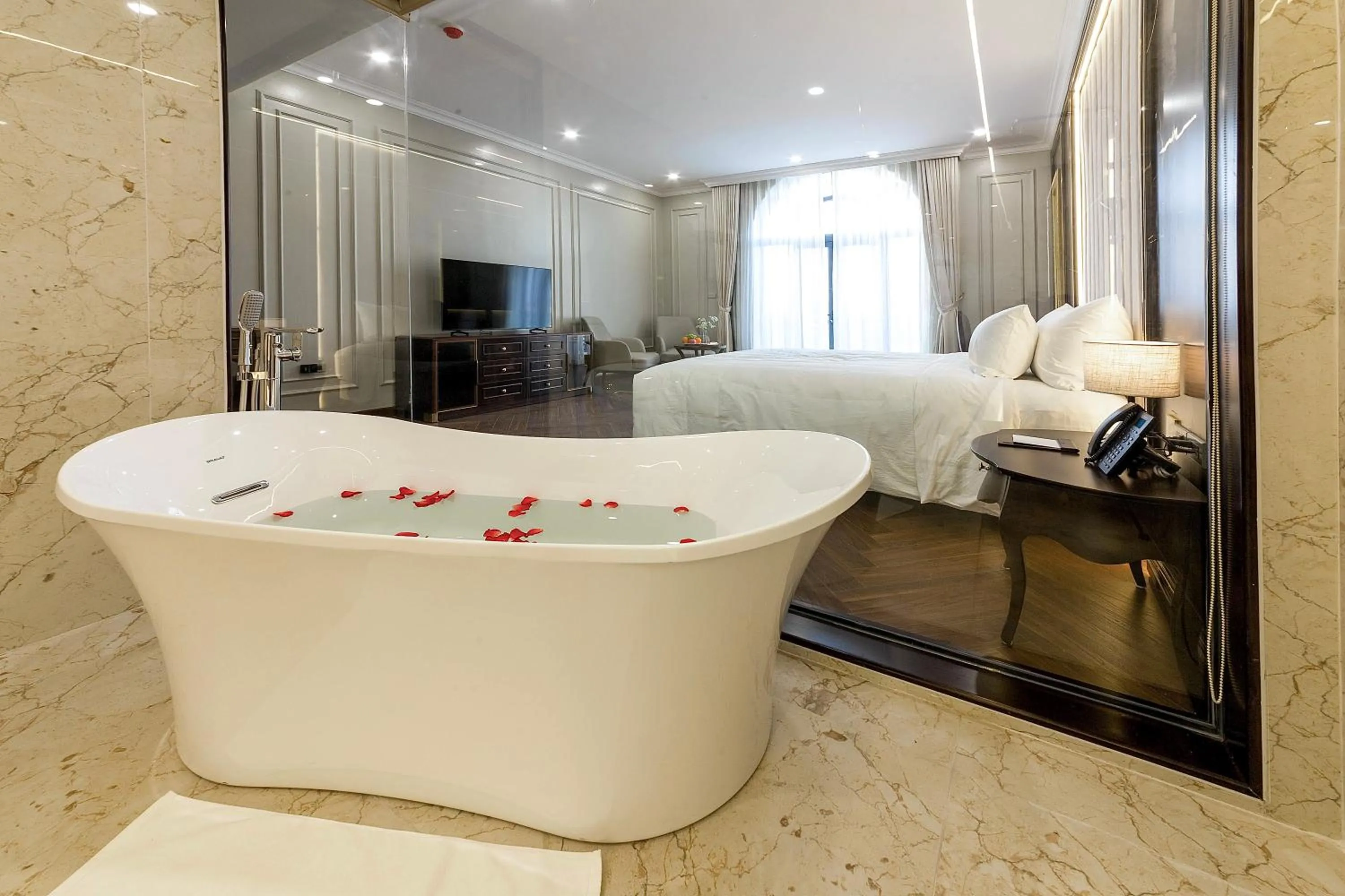 Hot Tub in Adamo Hotel Hung Yen - Free Daily Access To The Jimjilbang