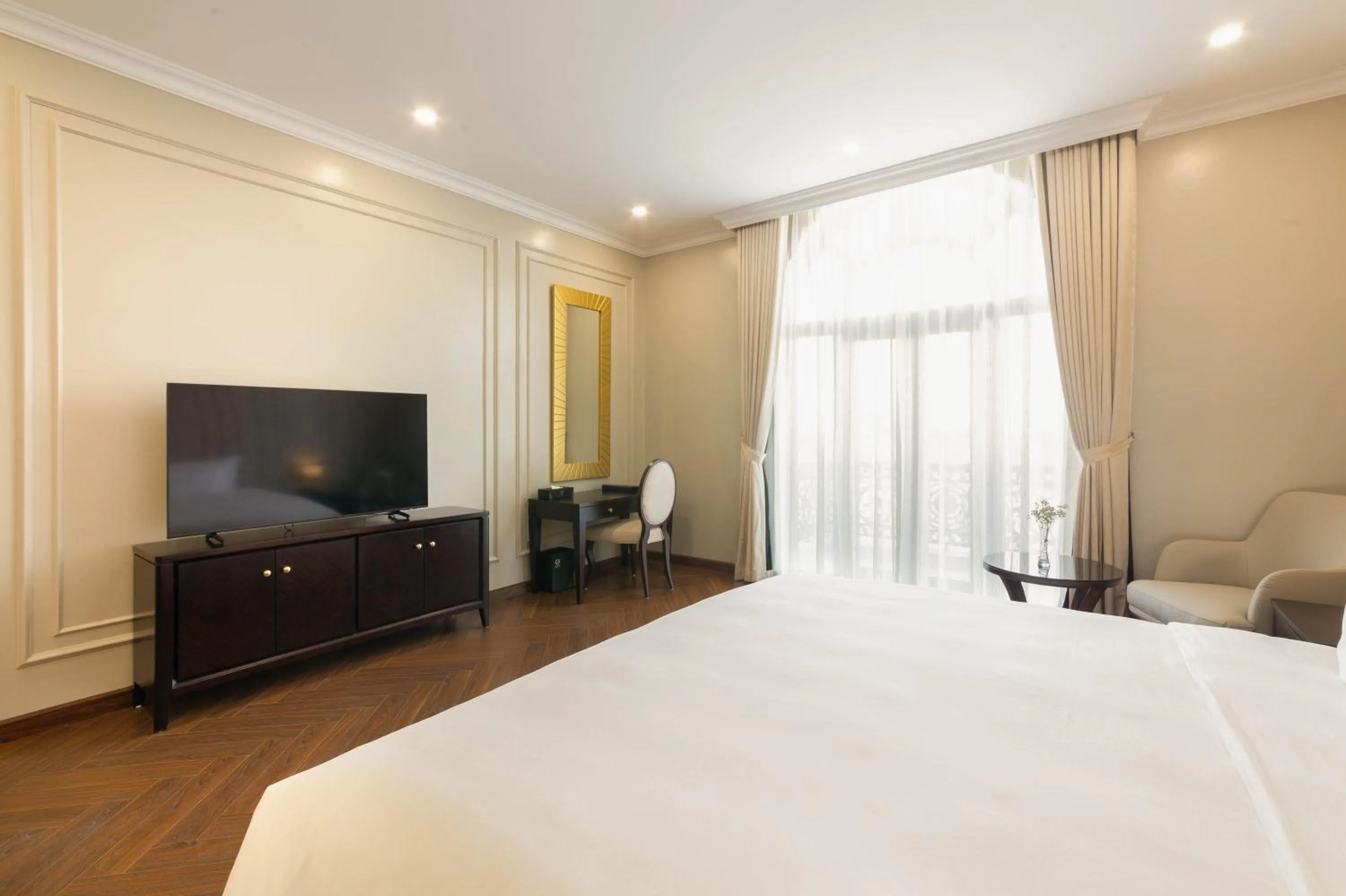 Bed in Adamo Hotel Hung Yen - Free Daily Access To The Jimjilbang