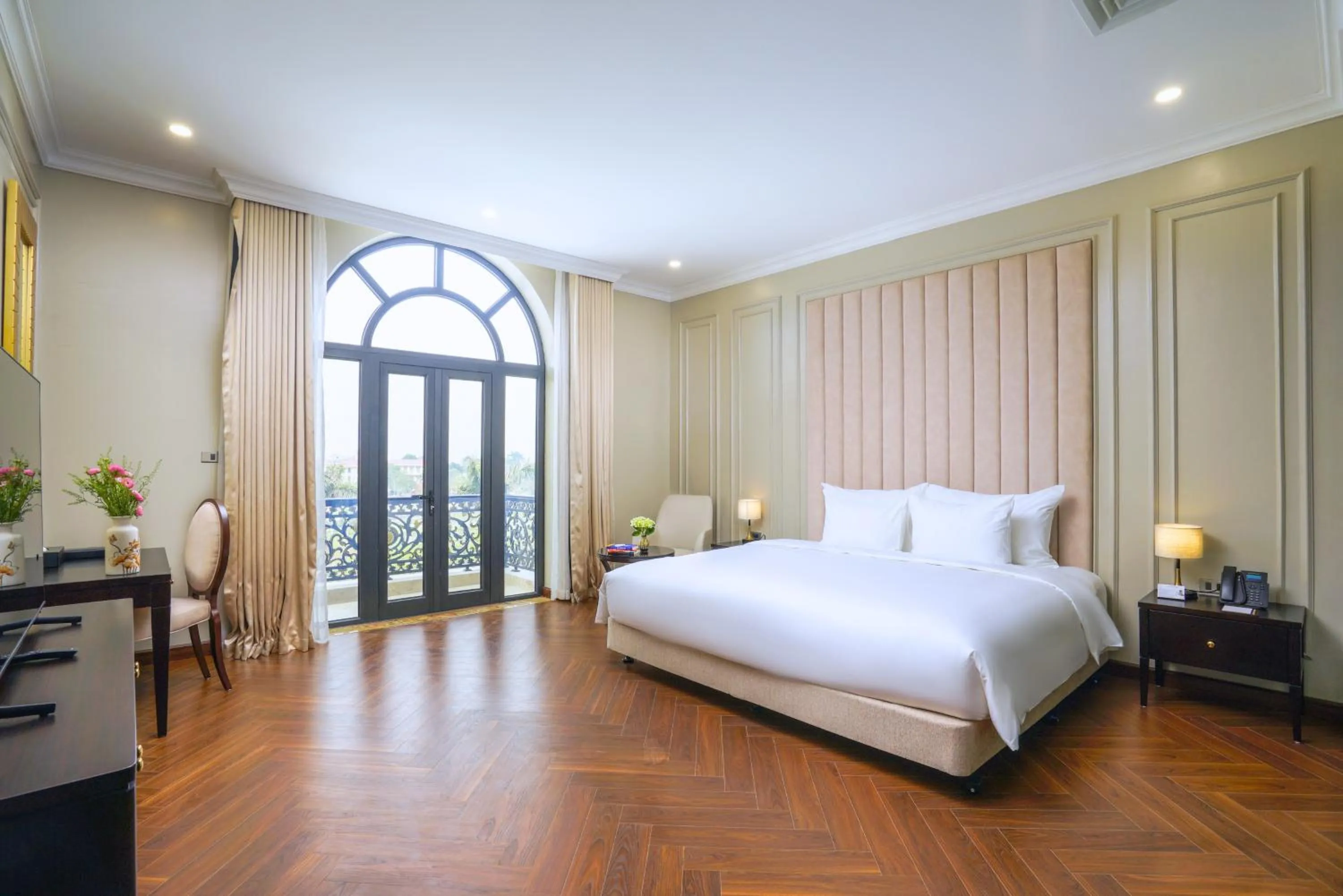 Bed in Adamo Hotel Hung Yen - Free Daily Access To The Jimjilbang