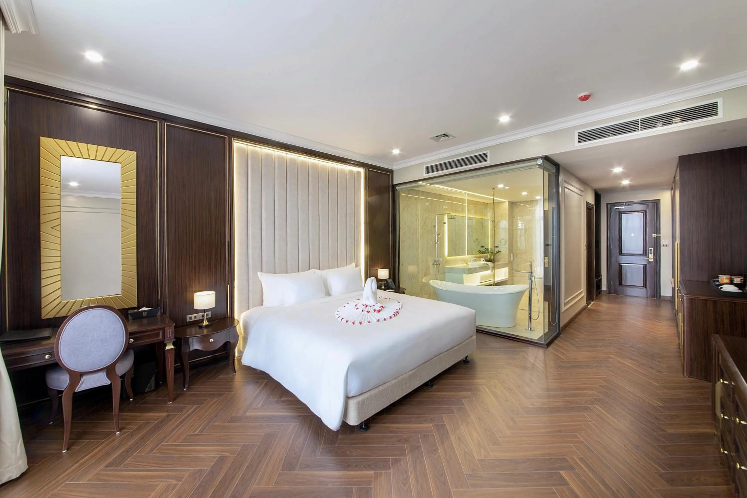 Photo of the whole room, Bed in Adamo Hotel Hung Yen - Free Daily Access To The Jimjilbang
