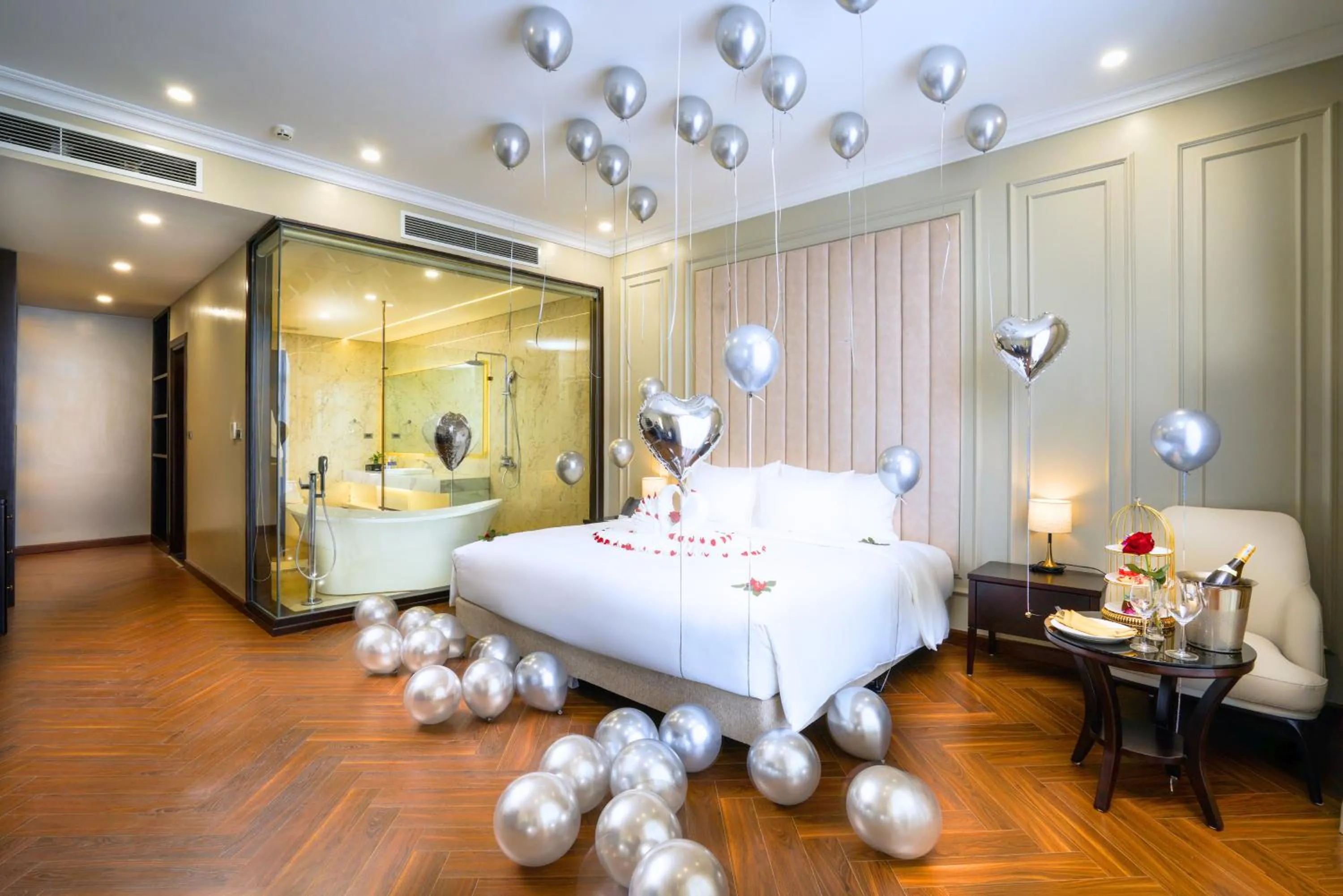 Photo of the whole room, Bed in Adamo Hotel Hung Yen - Free Daily Access To The Jimjilbang