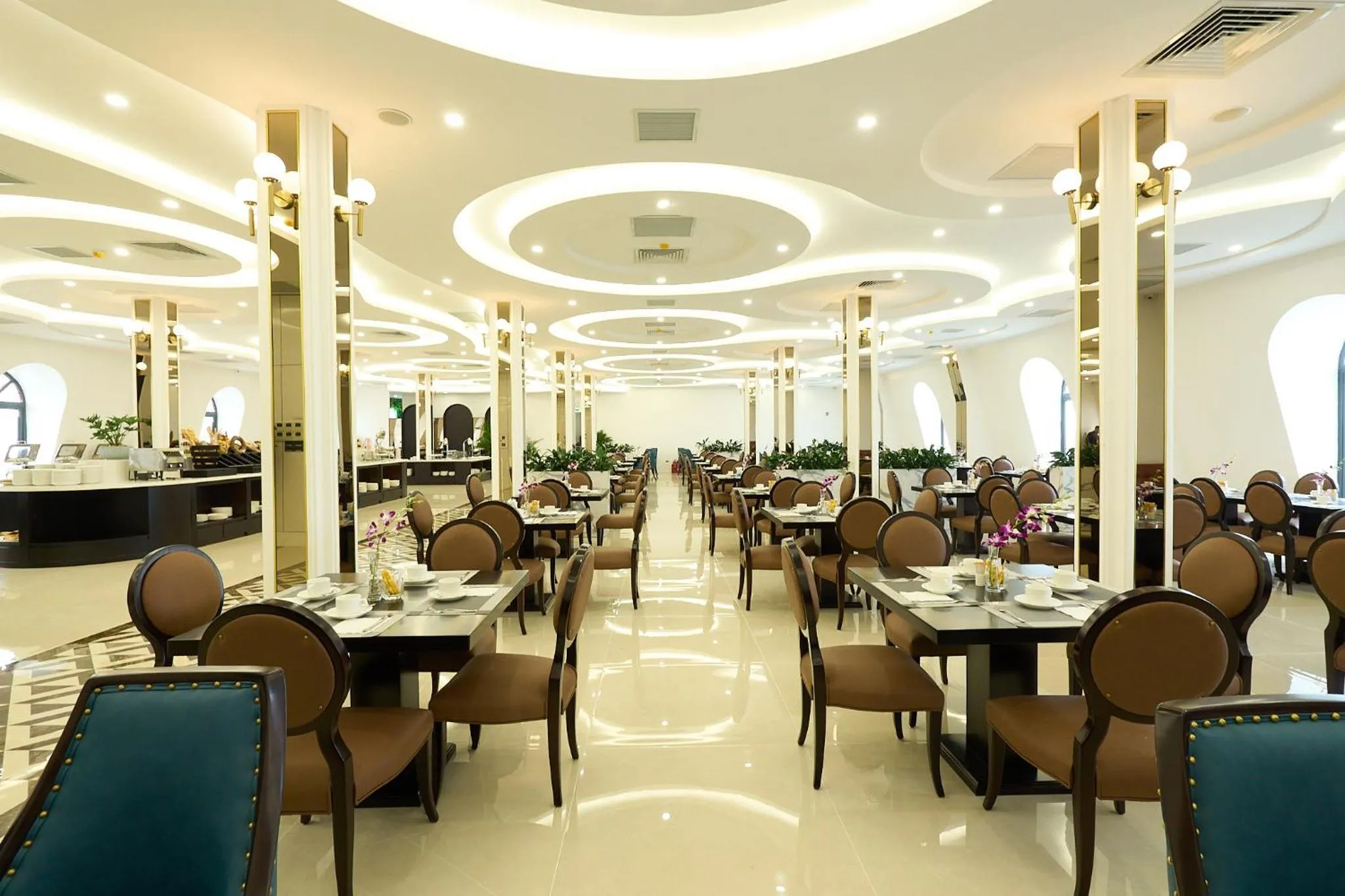 Restaurant/places to eat in Adamo Hotel Hung Yen - Free Daily Access To The Jimjilbang