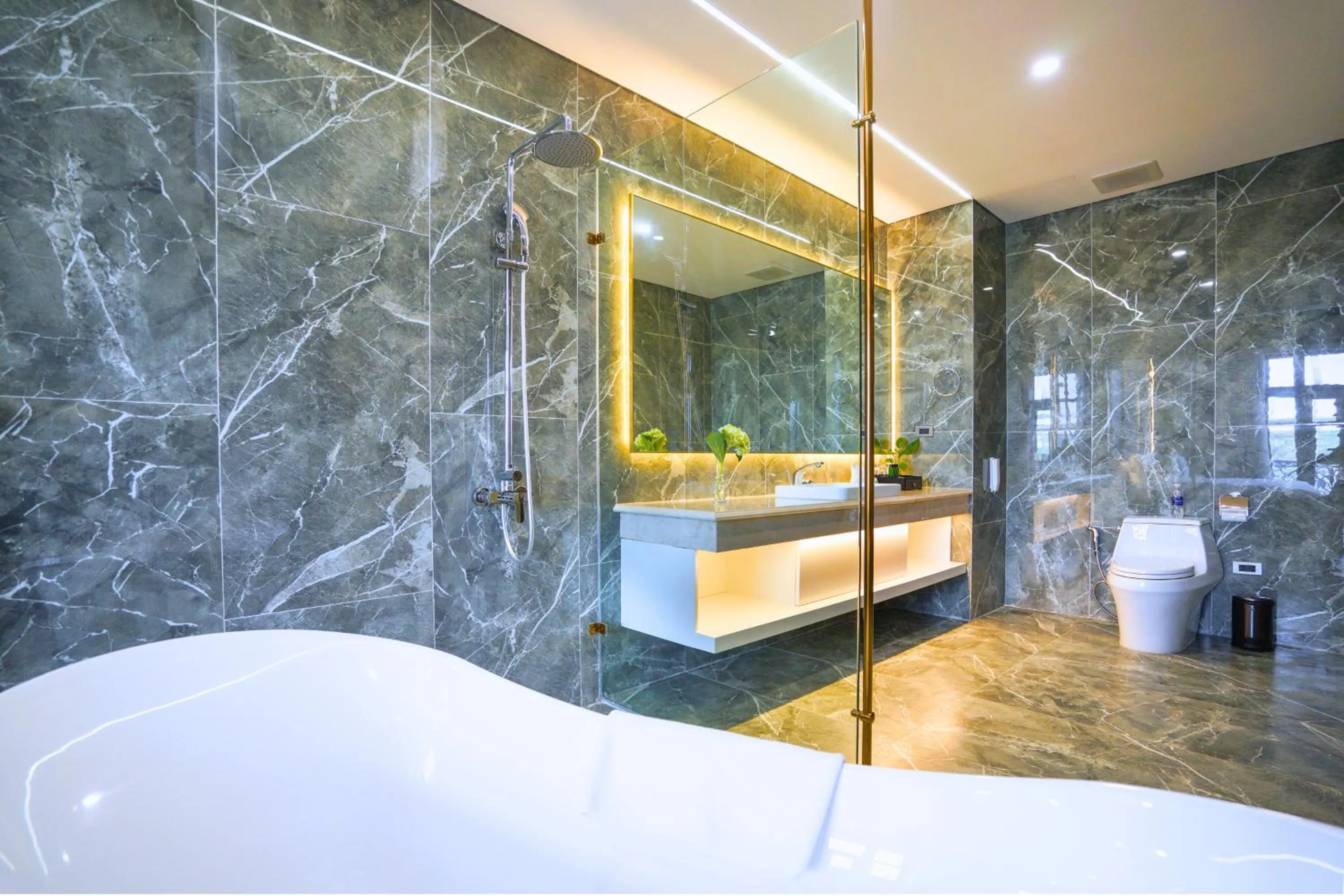 Bathroom in Adamo Hotel Hung Yen - Free Daily Access To The Jimjilbang