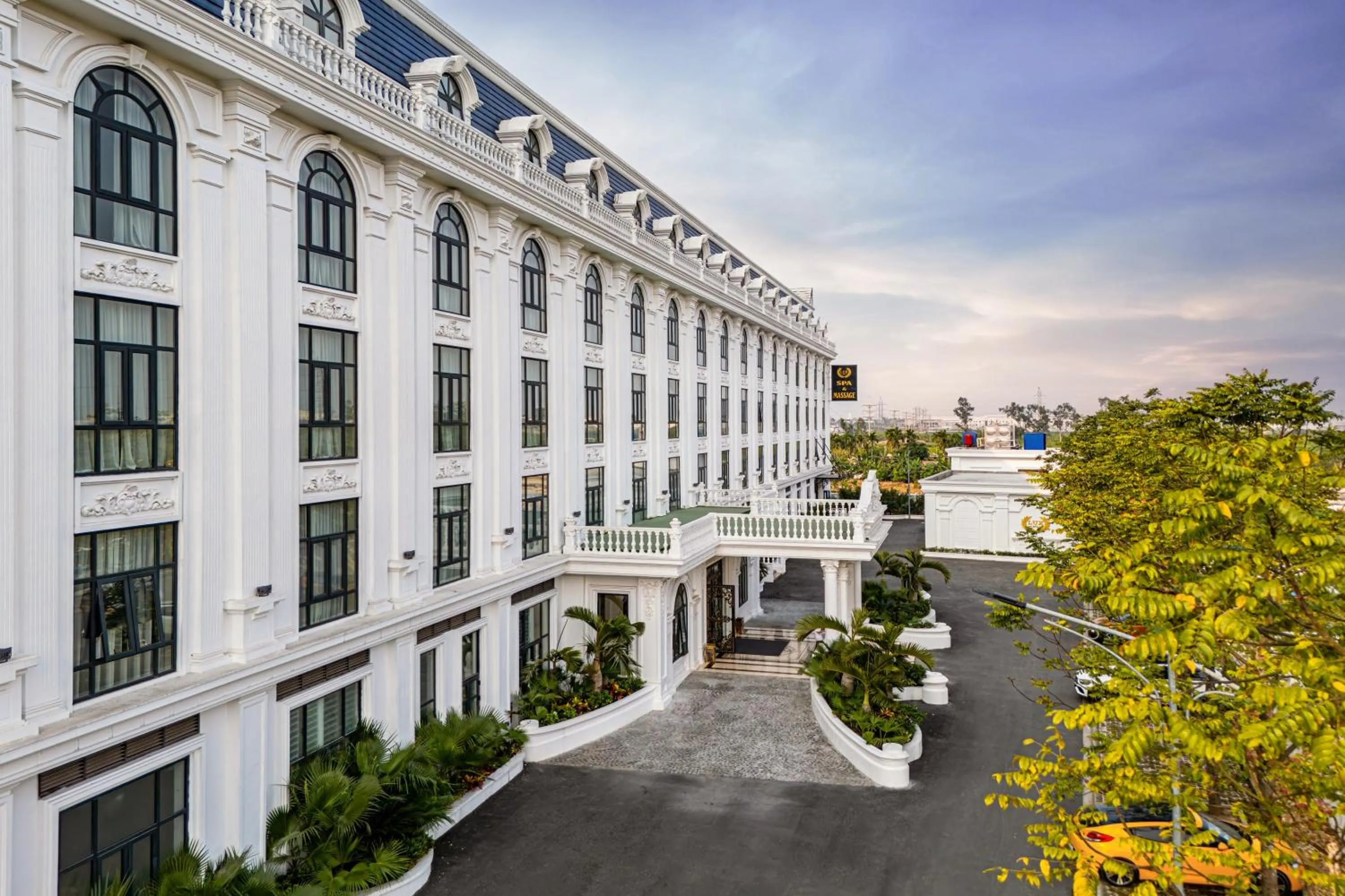 Property building in Adamo Hotel Hung Yen - Free Daily Access To The Jimjilbang