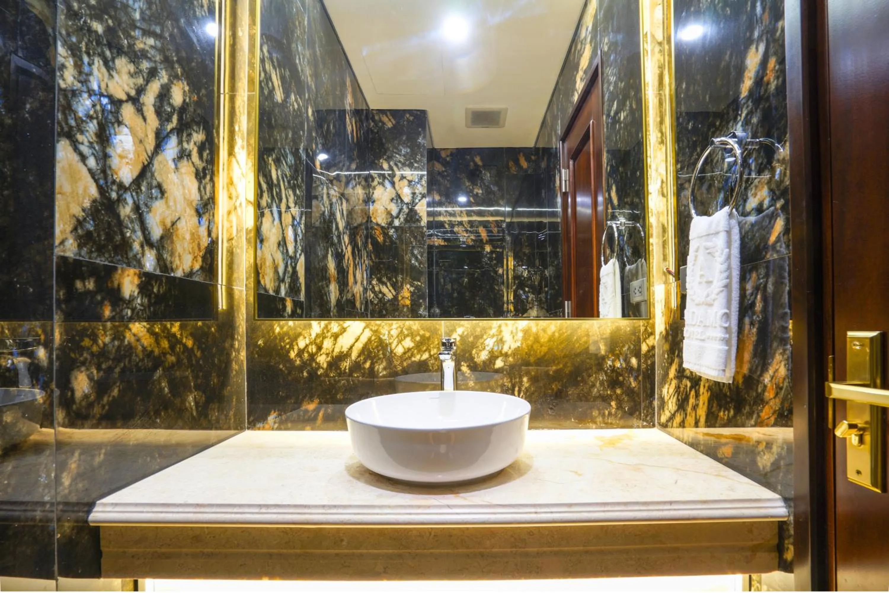 Bathroom in Adamo Hotel Hung Yen - Free Daily Access To The Jimjilbang