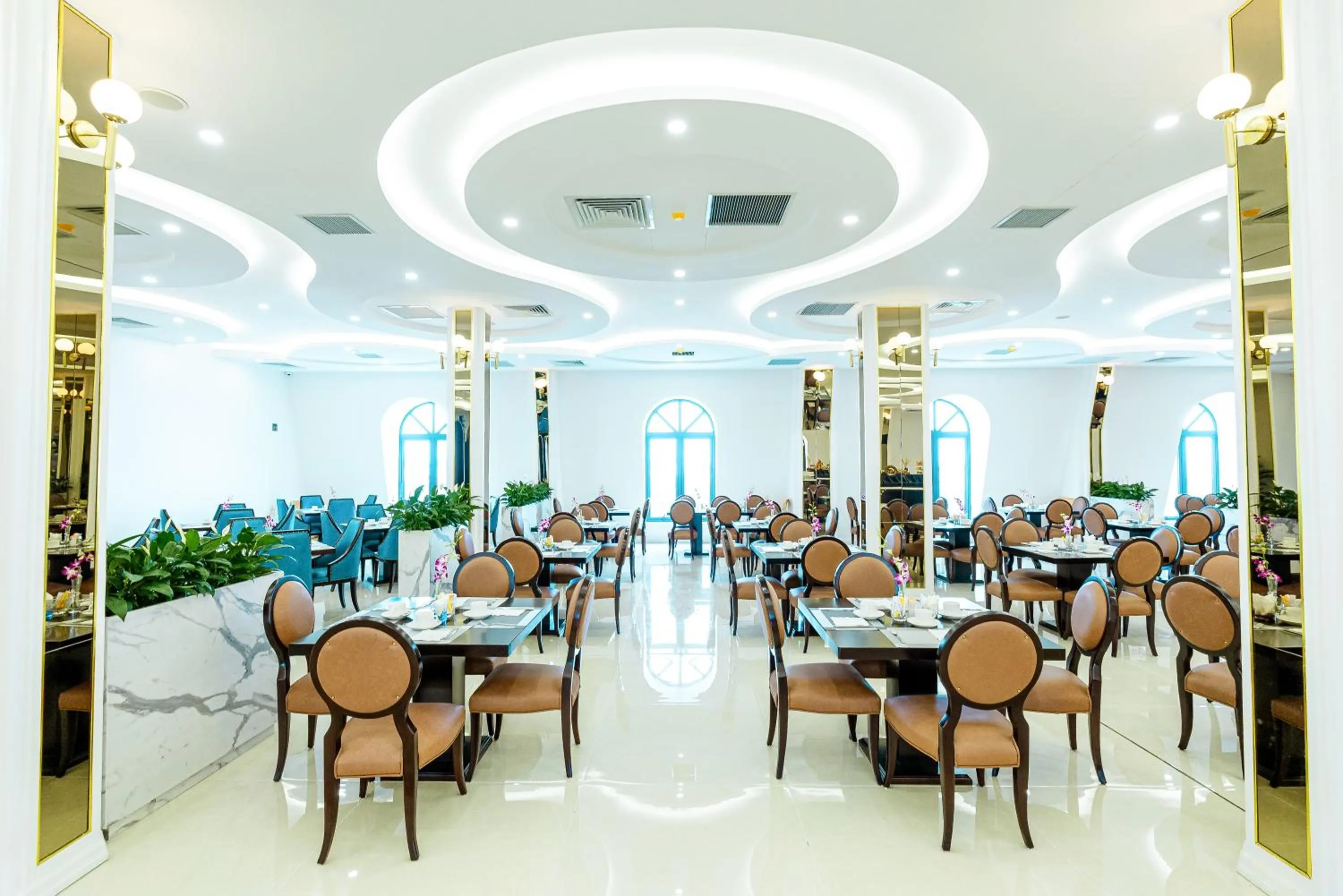 Restaurant/places to eat in Adamo Hotel Hung Yen - Free Daily Access To The Jimjilbang