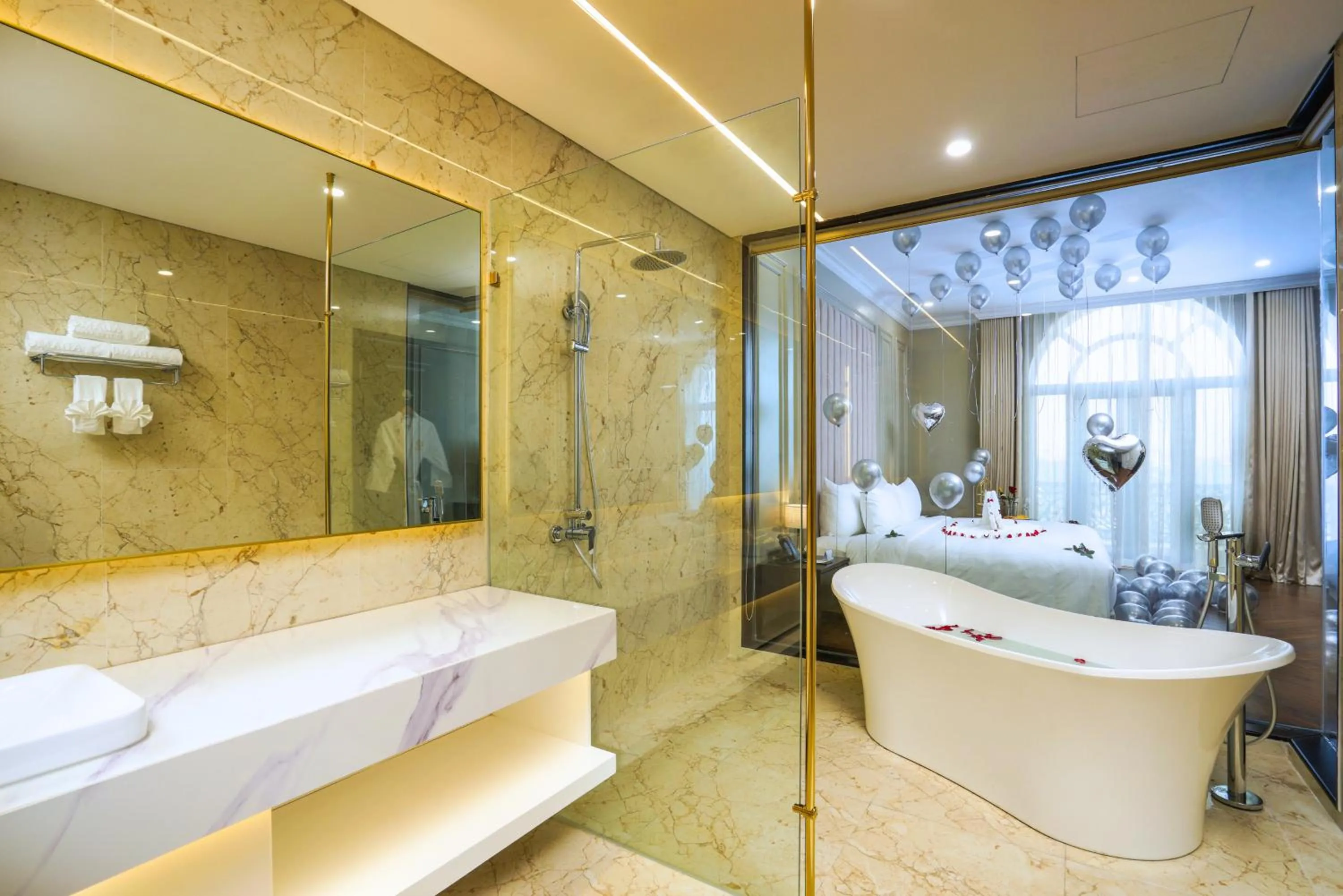 Shower in Adamo Hotel Hung Yen - Free Daily Access To The Jimjilbang