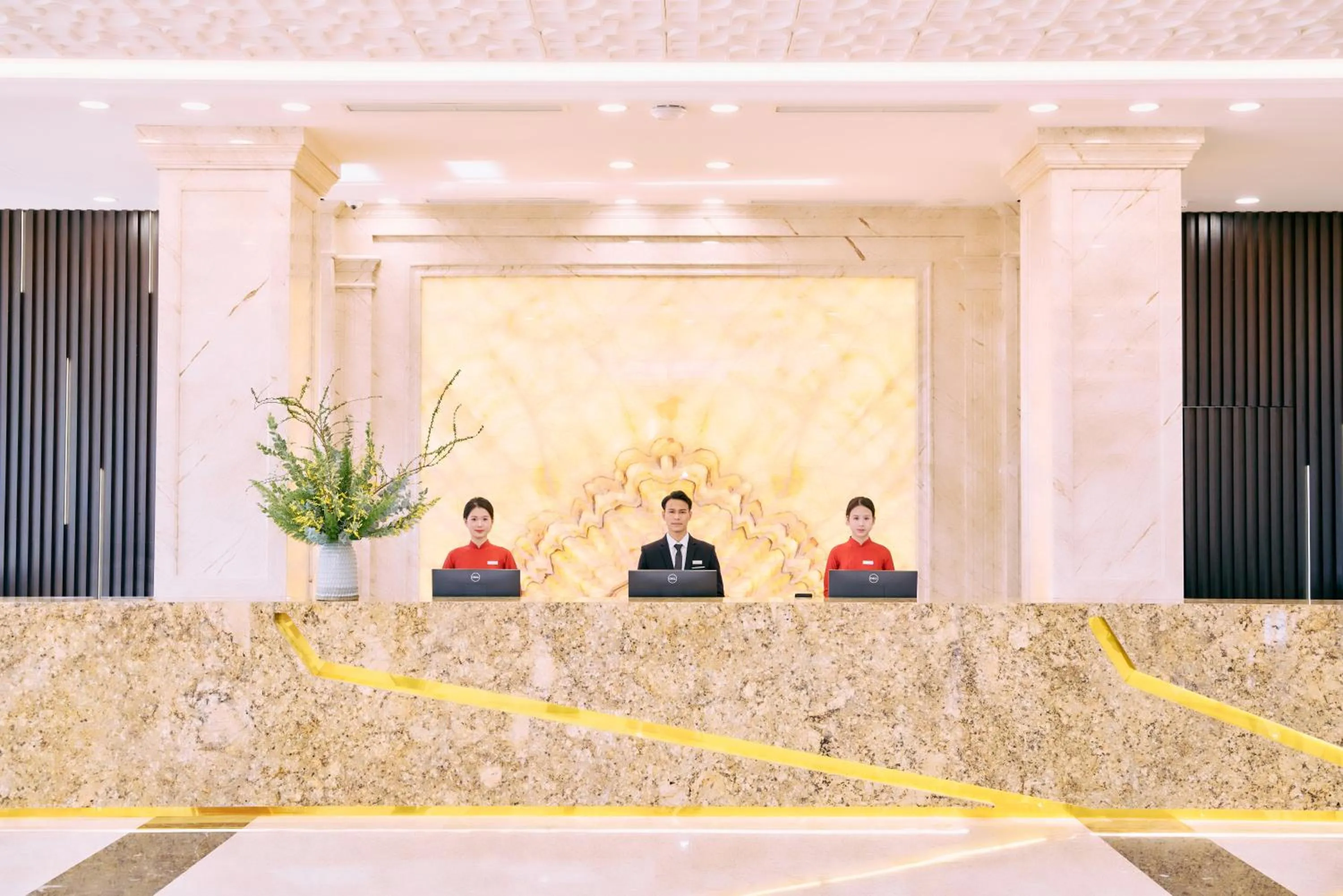 Staff in Adamo Hotel Hung Yen - Free Daily Access To The Jimjilbang