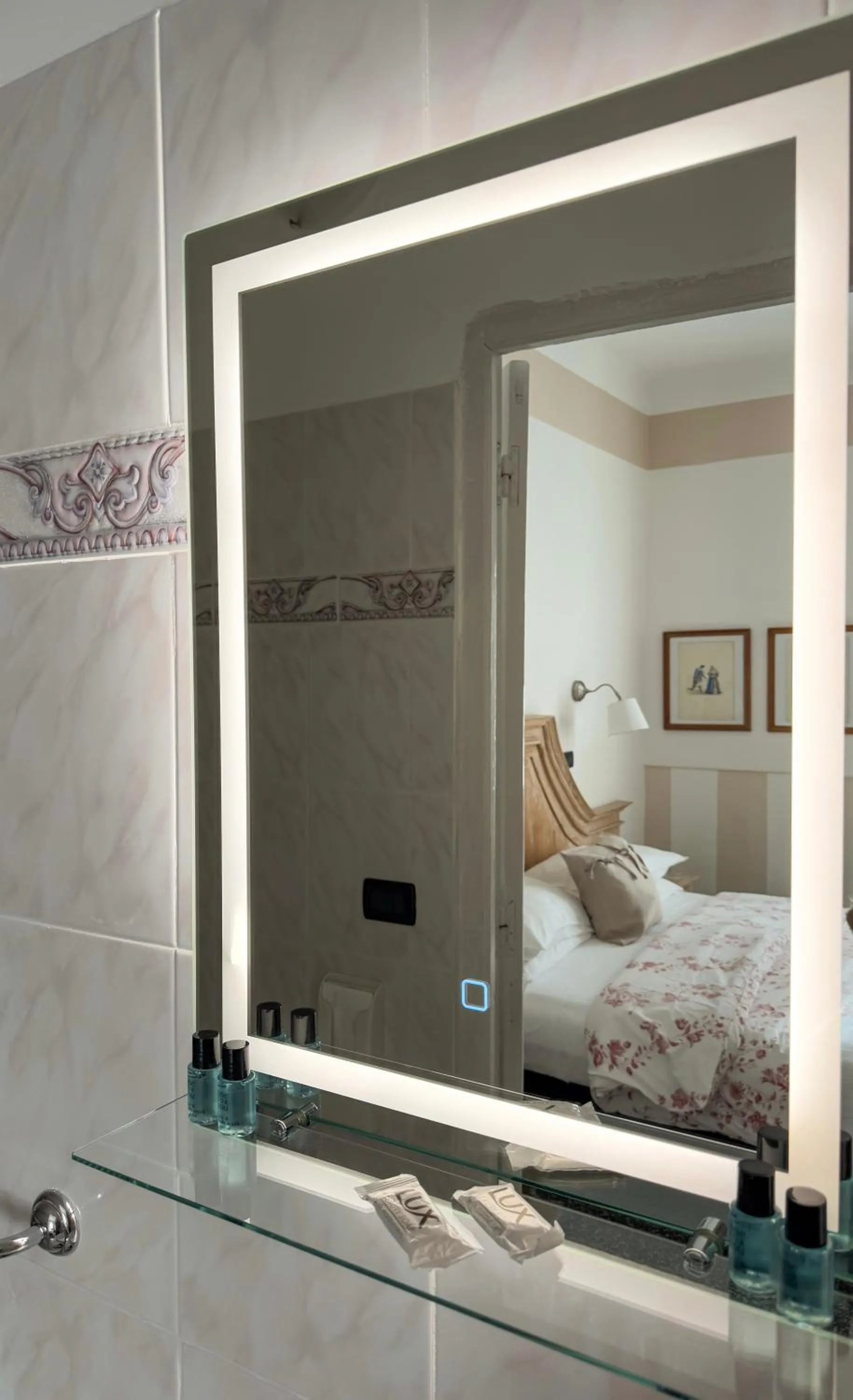 Bathroom, Bed in Villa Salvarezza