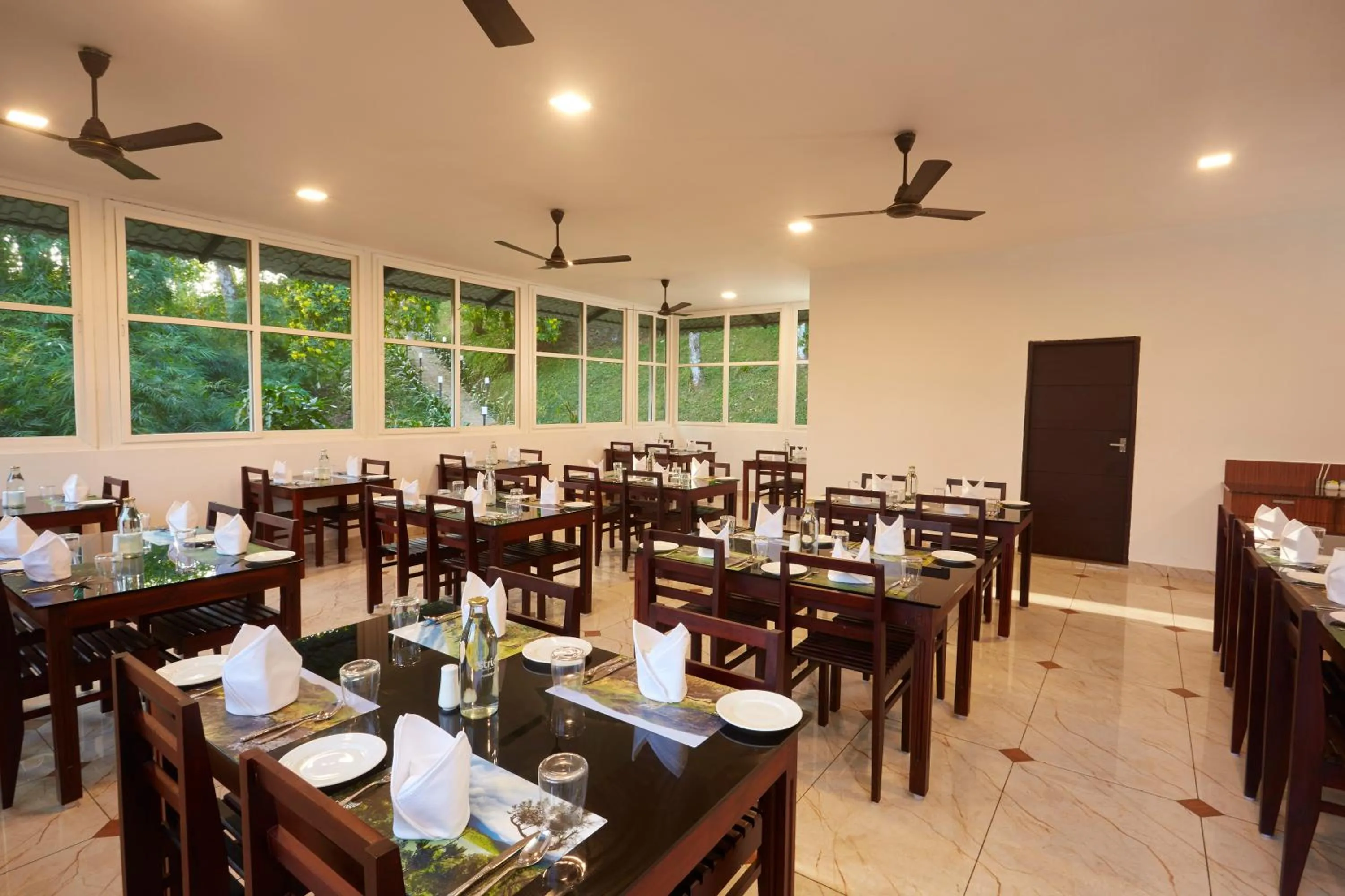 Restaurant/places to eat in ERA Resort By Stride
