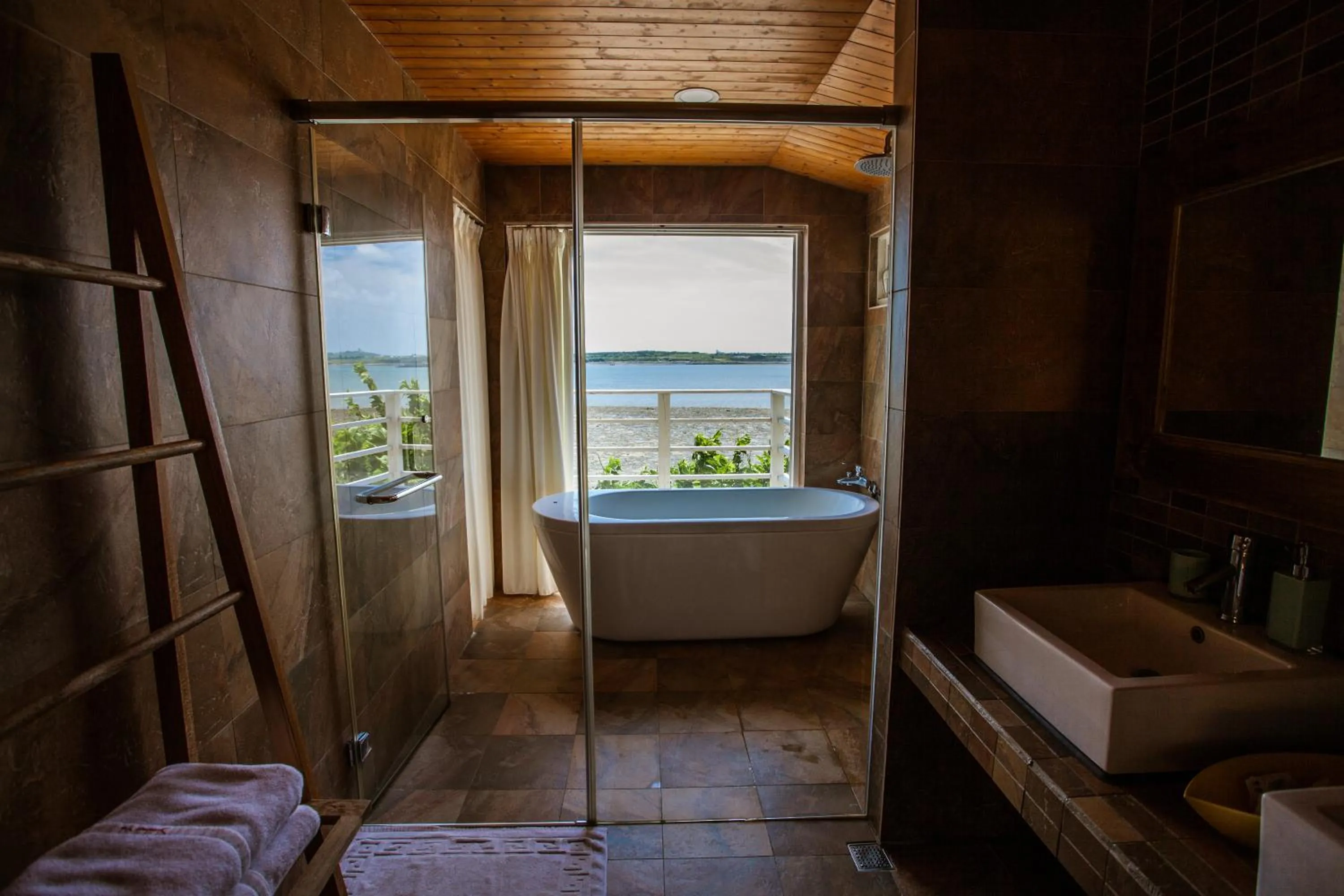 Shower, Bed in Summer Ya B&B