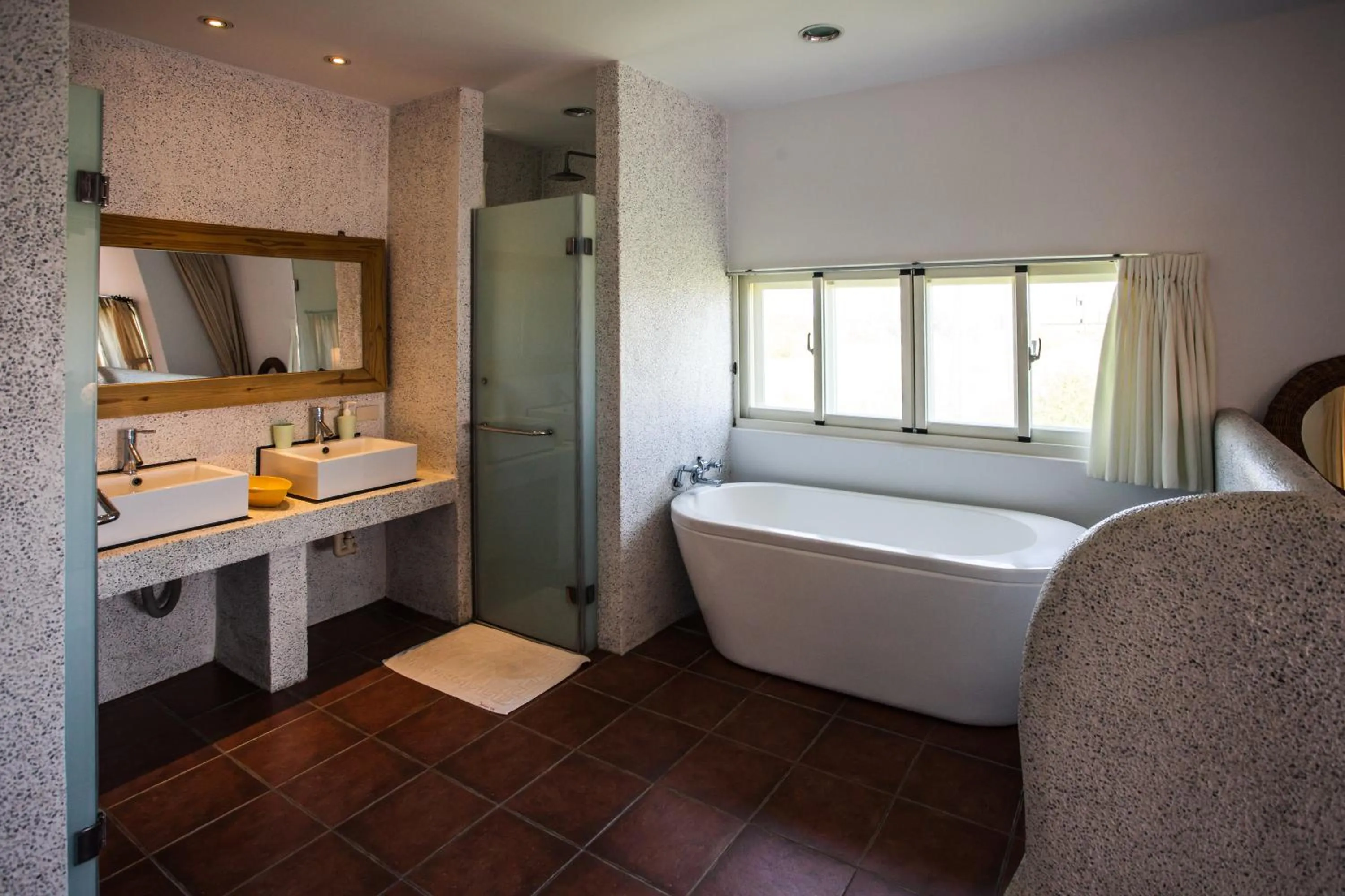 Shower, Bed in Summer Ya B&B