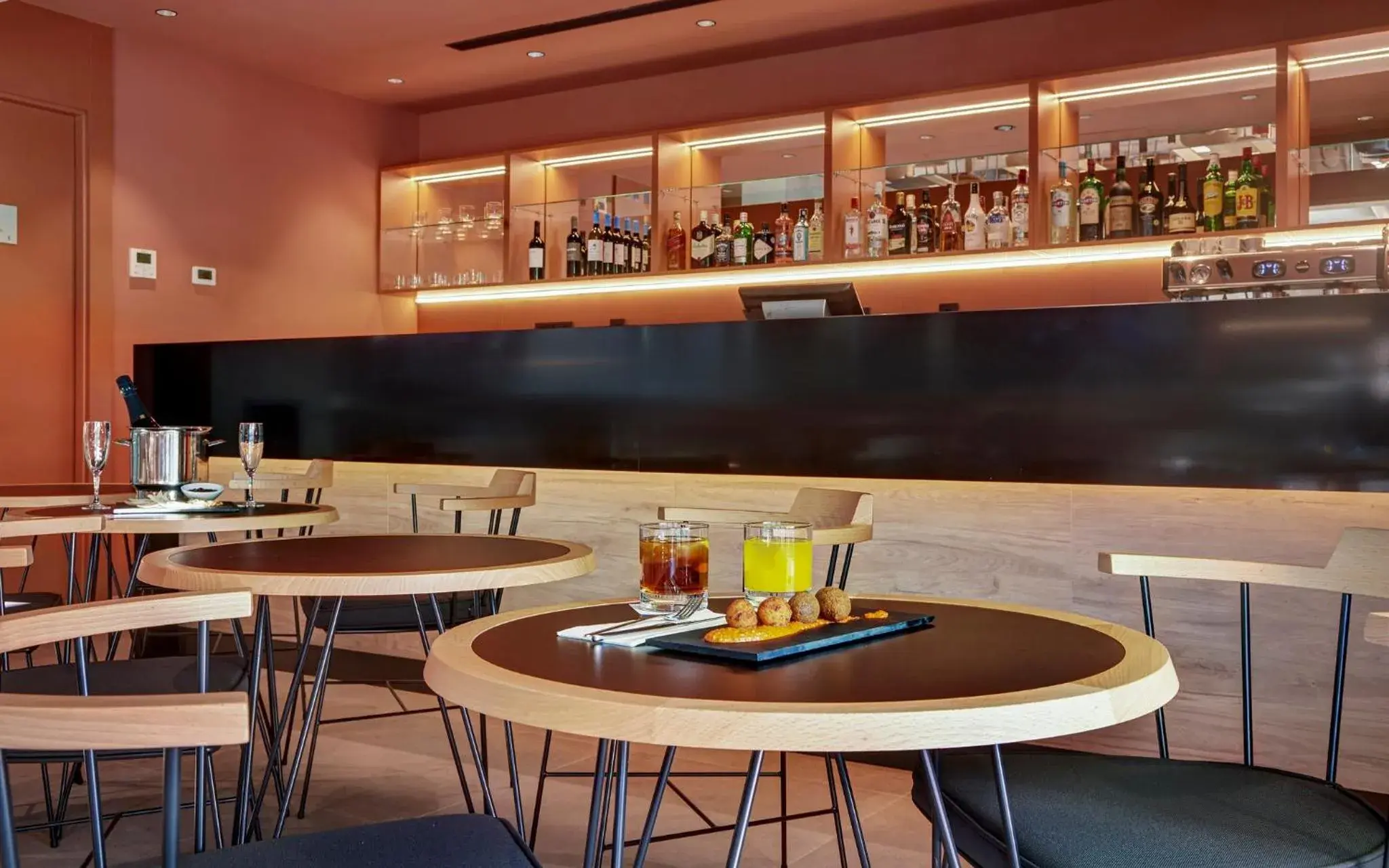 Lounge or bar in Sercotel Barcelona El Prat Lounge or bar in Sercotel Barcelona El Prat