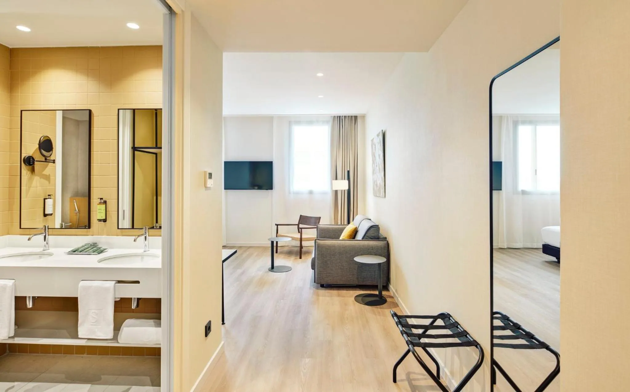 Photo of the whole room in Sercotel Barcelona El Prat