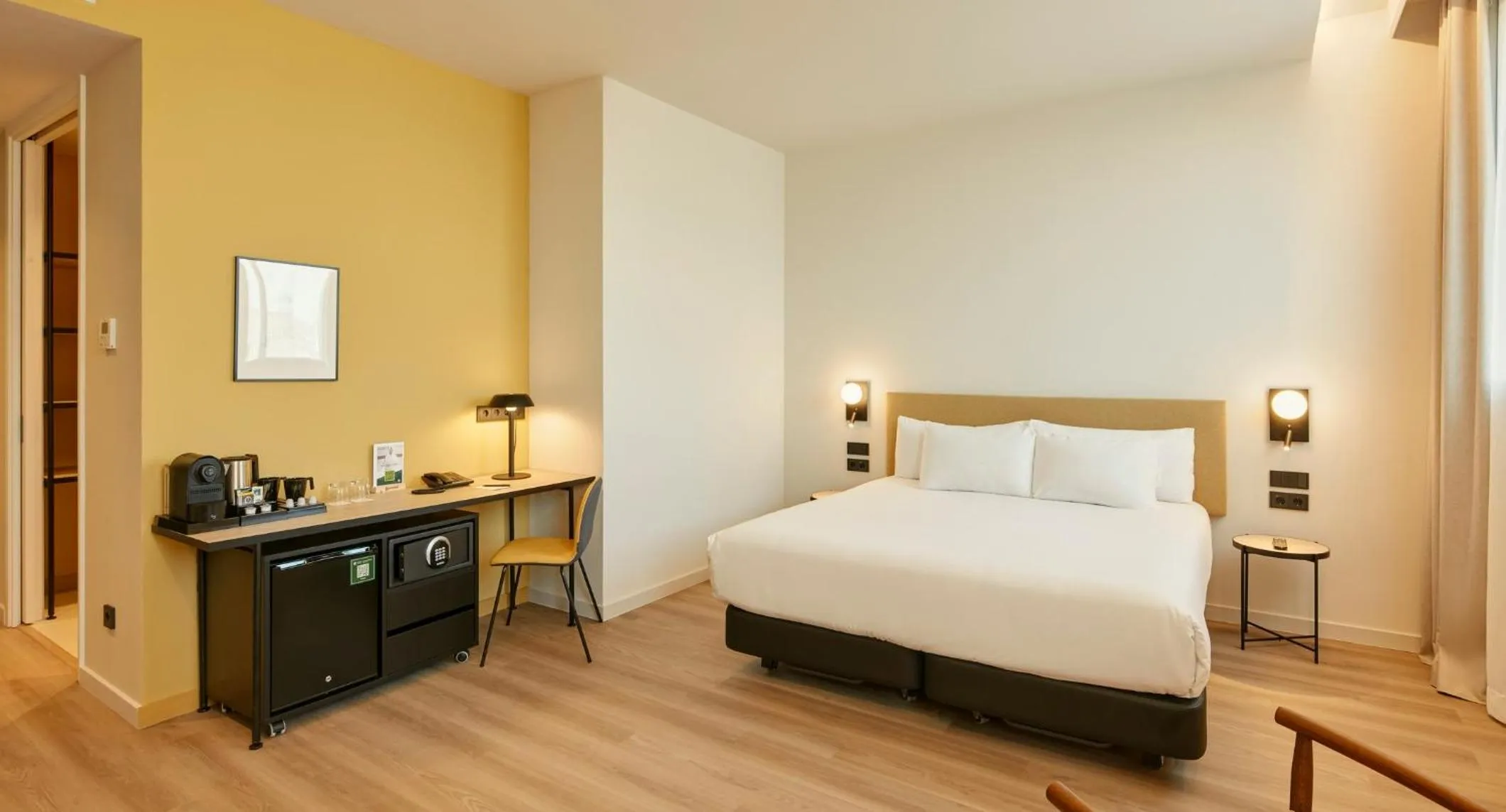 Photo of the whole room, Bed in Sercotel Barcelona El Prat