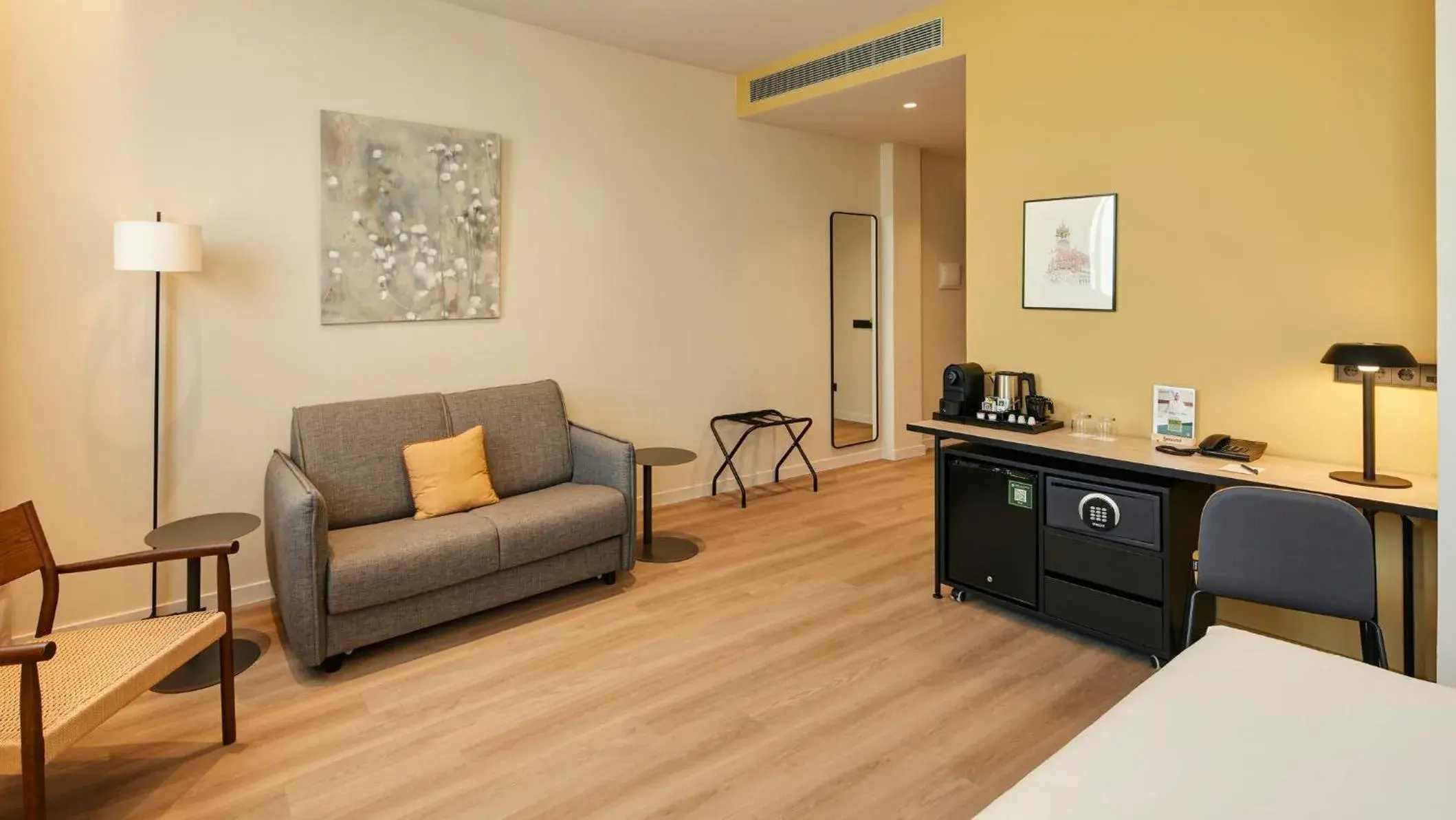 Photo of the whole room in Sercotel Barcelona El Prat Photo of the whole room in Sercotel Barcelona El Prat