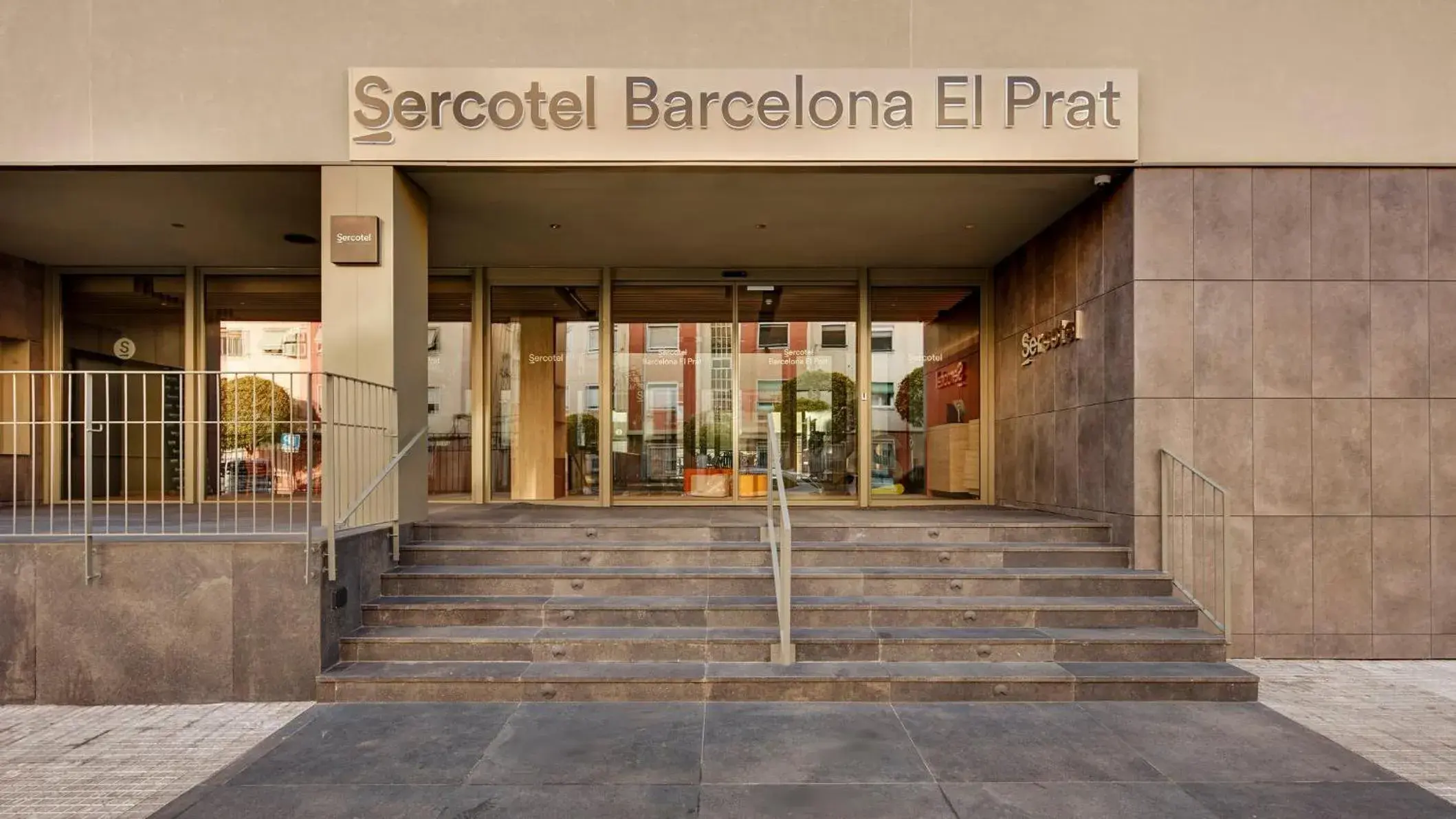 Facade/entrance in Sercotel Barcelona El Prat Facade/entrance in Sercotel Barcelona El Prat