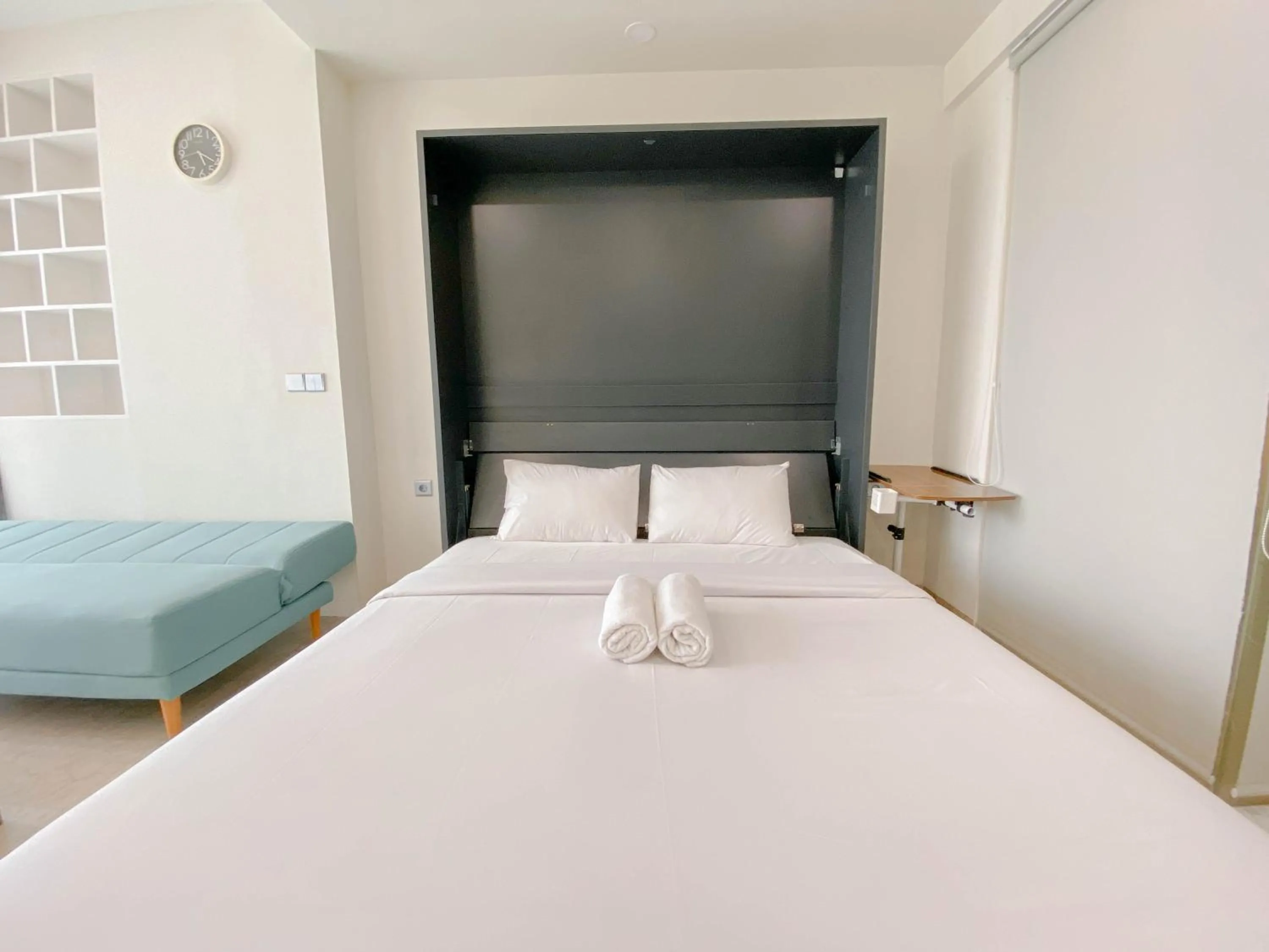 Luxurious Studio at Art Deco Apartment By Travelio