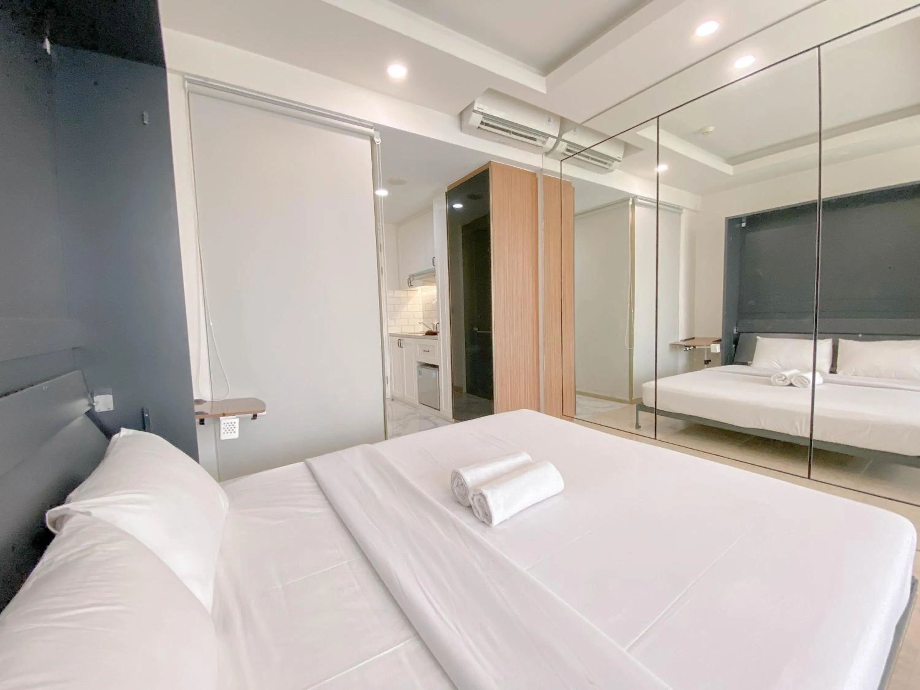 Luxurious Studio at Art Deco Apartment By Travelio