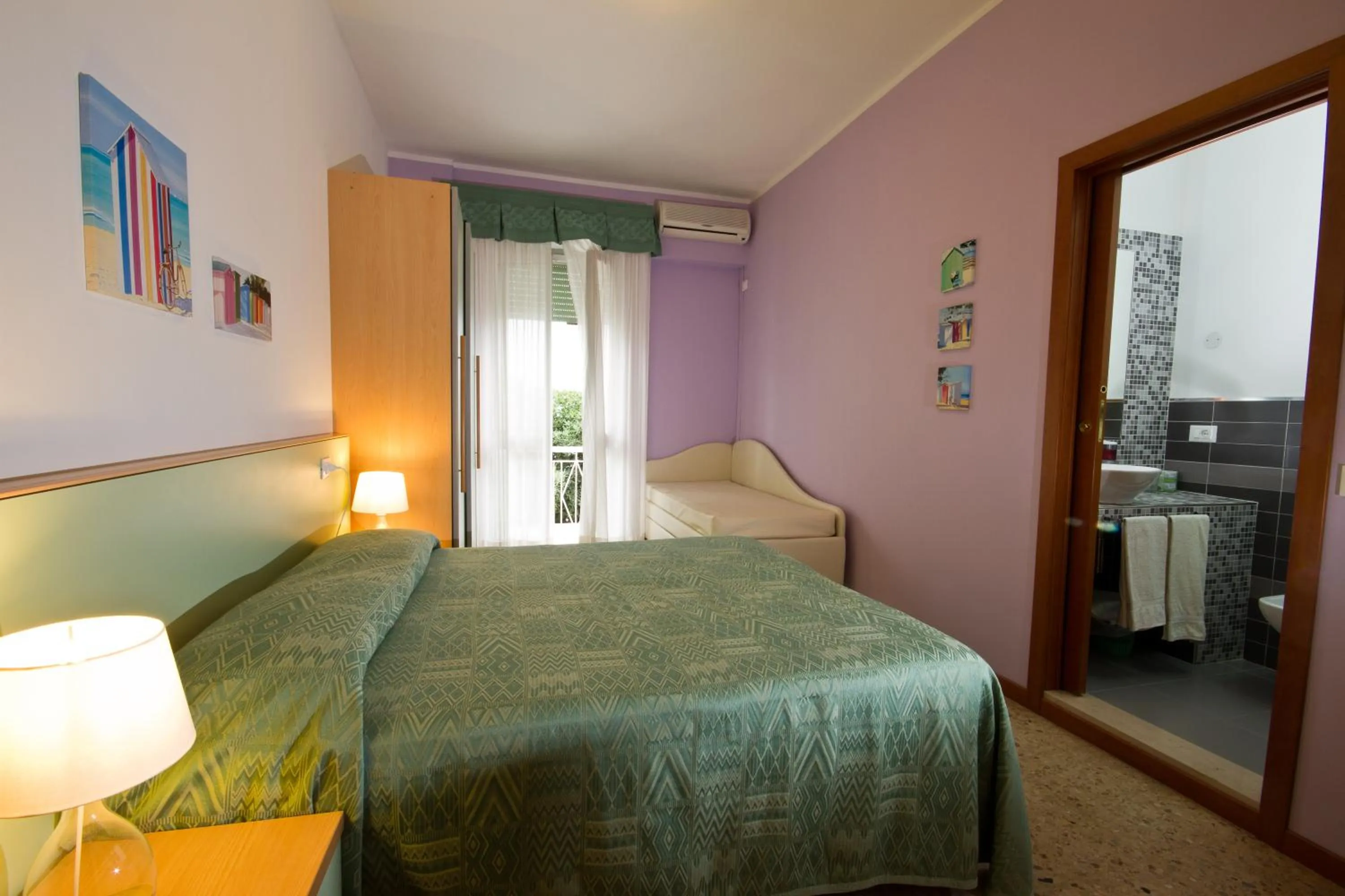 Photo of the whole room, Bed in Hotel Mary Fleur