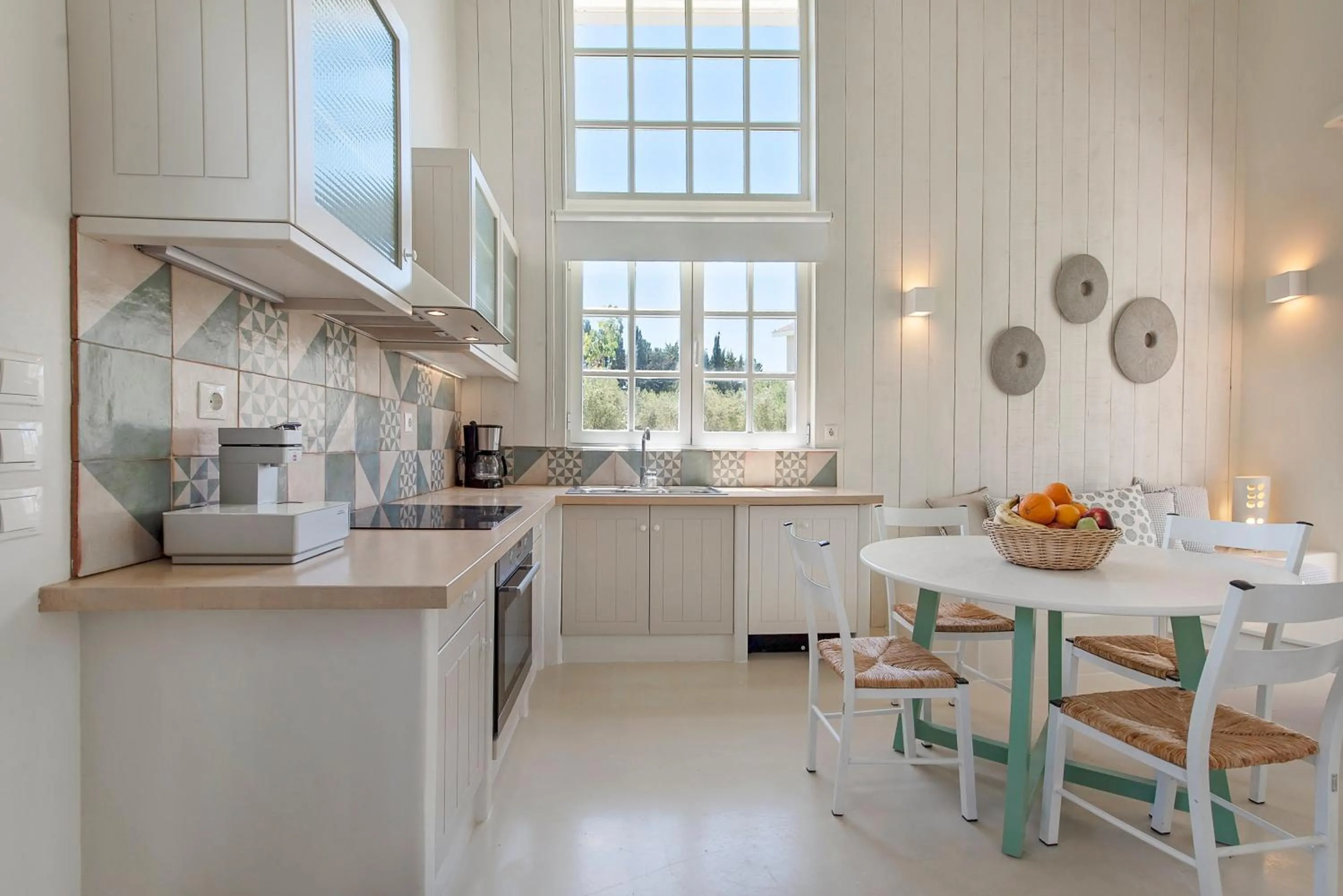 Kitchen or kitchenette in Ta Spitakia