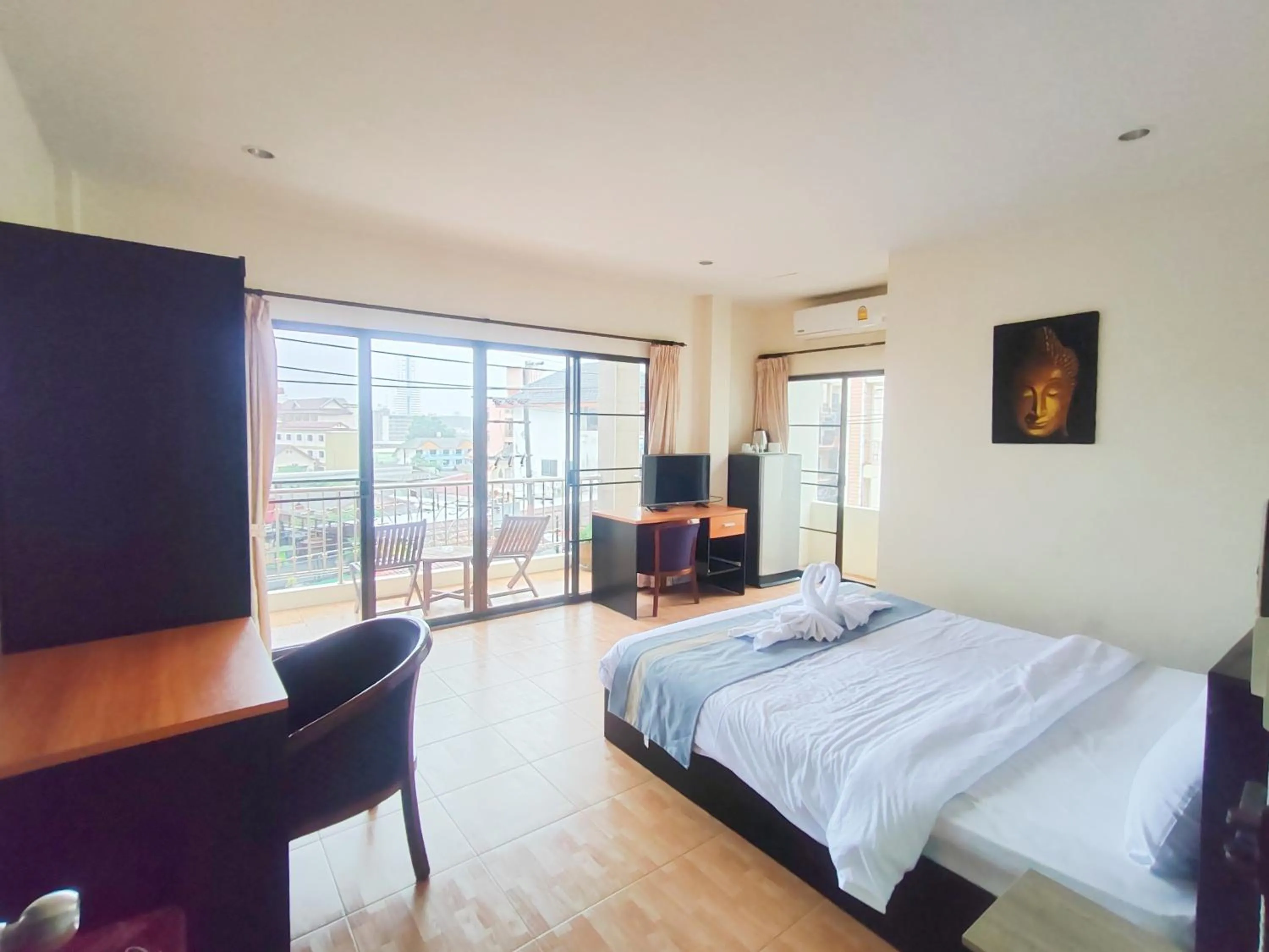 Photo of the whole room, Bed in L&K2023 Residence