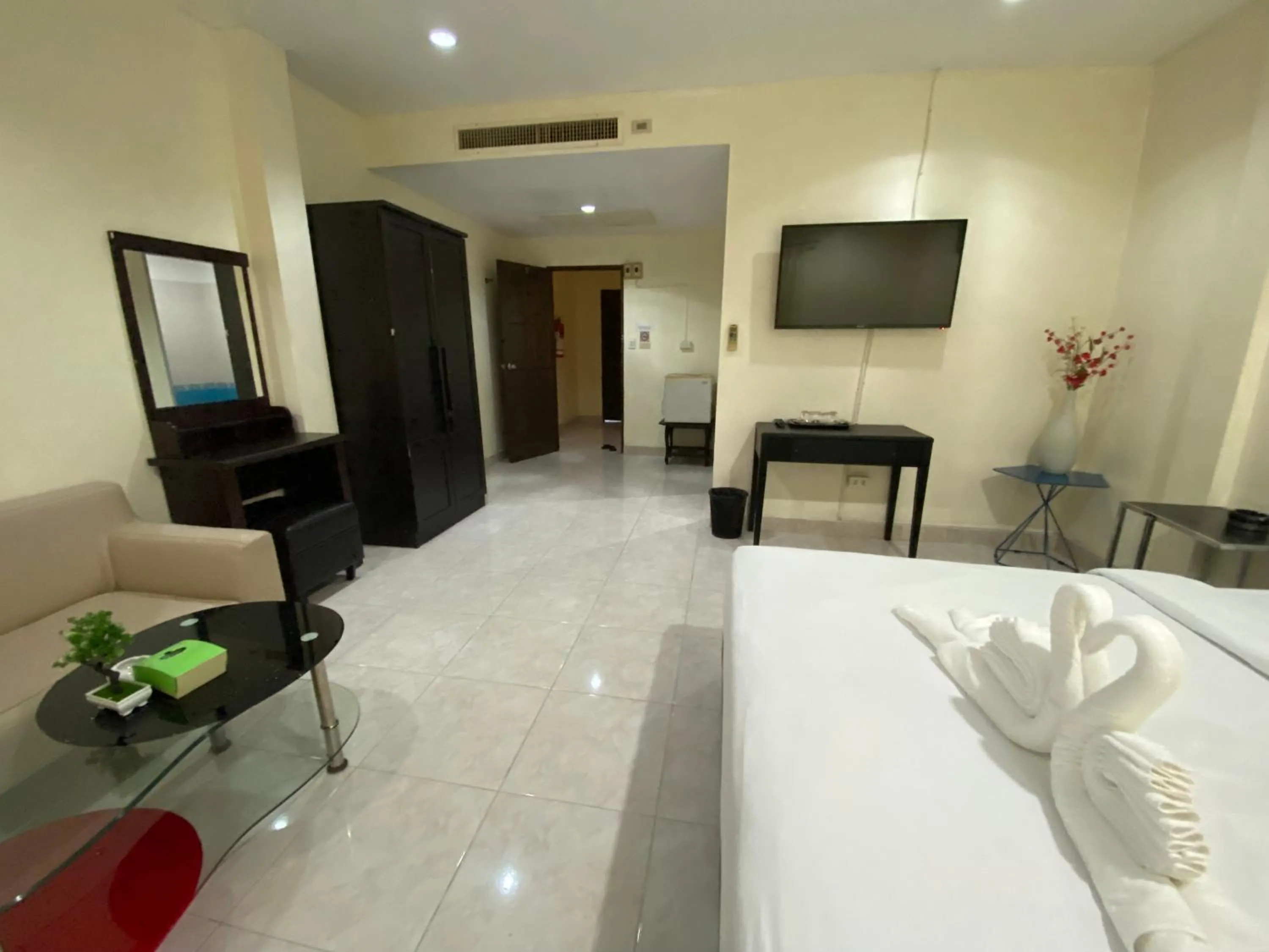 Photo of the whole room, Bed in L&K2023 Residence
