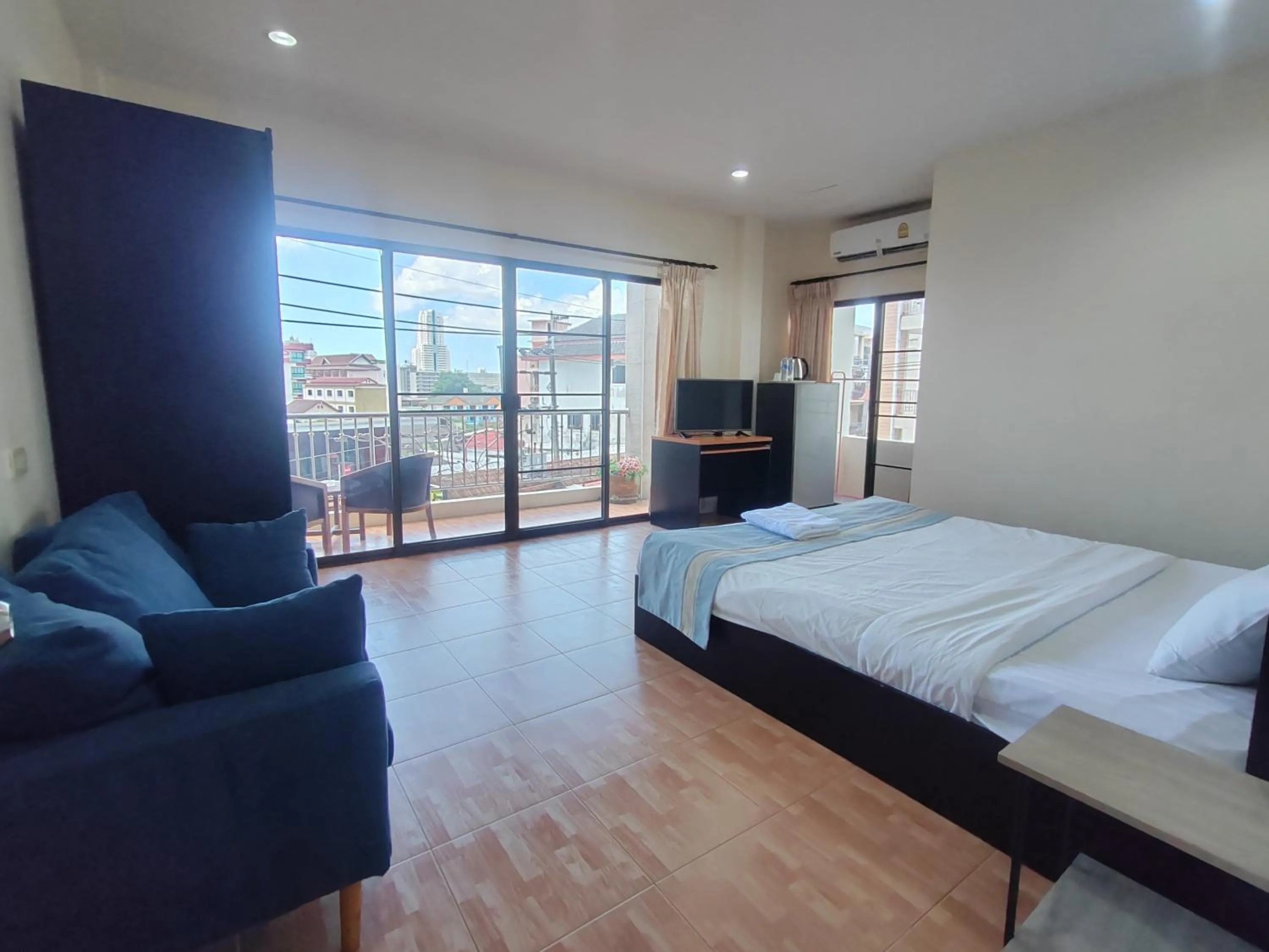 Photo of the whole room, Bed in L&K2023 Residence