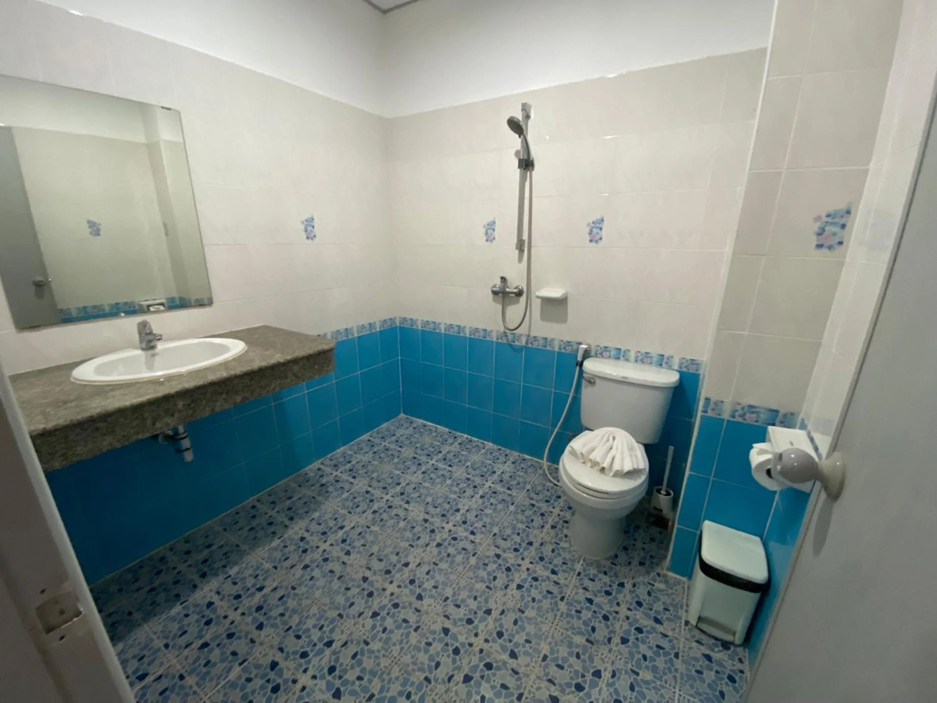 Toilet in L&K2023 Residence